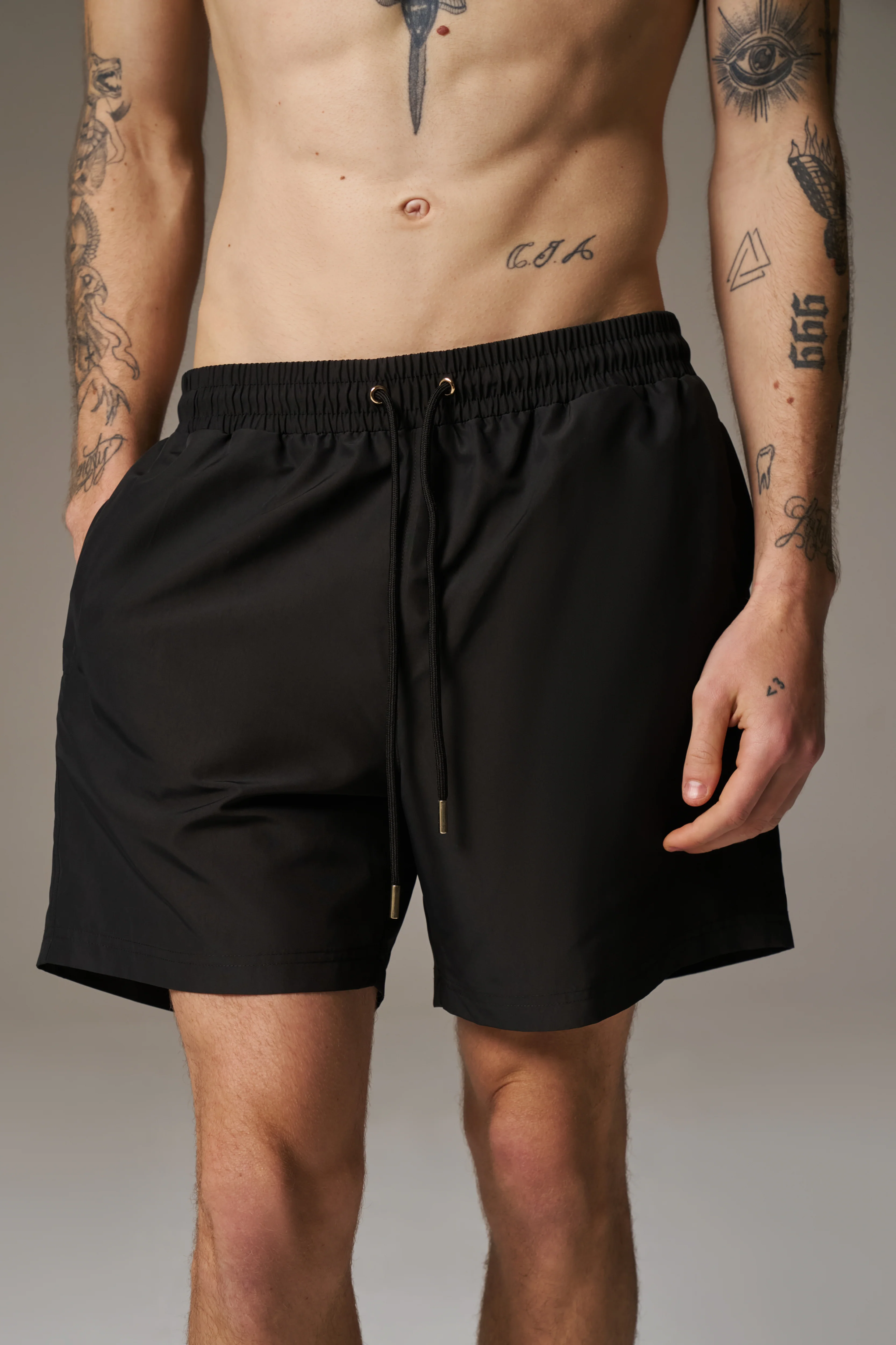WATER REACTIVE EMBLEM SWIM SHORT - BLACK