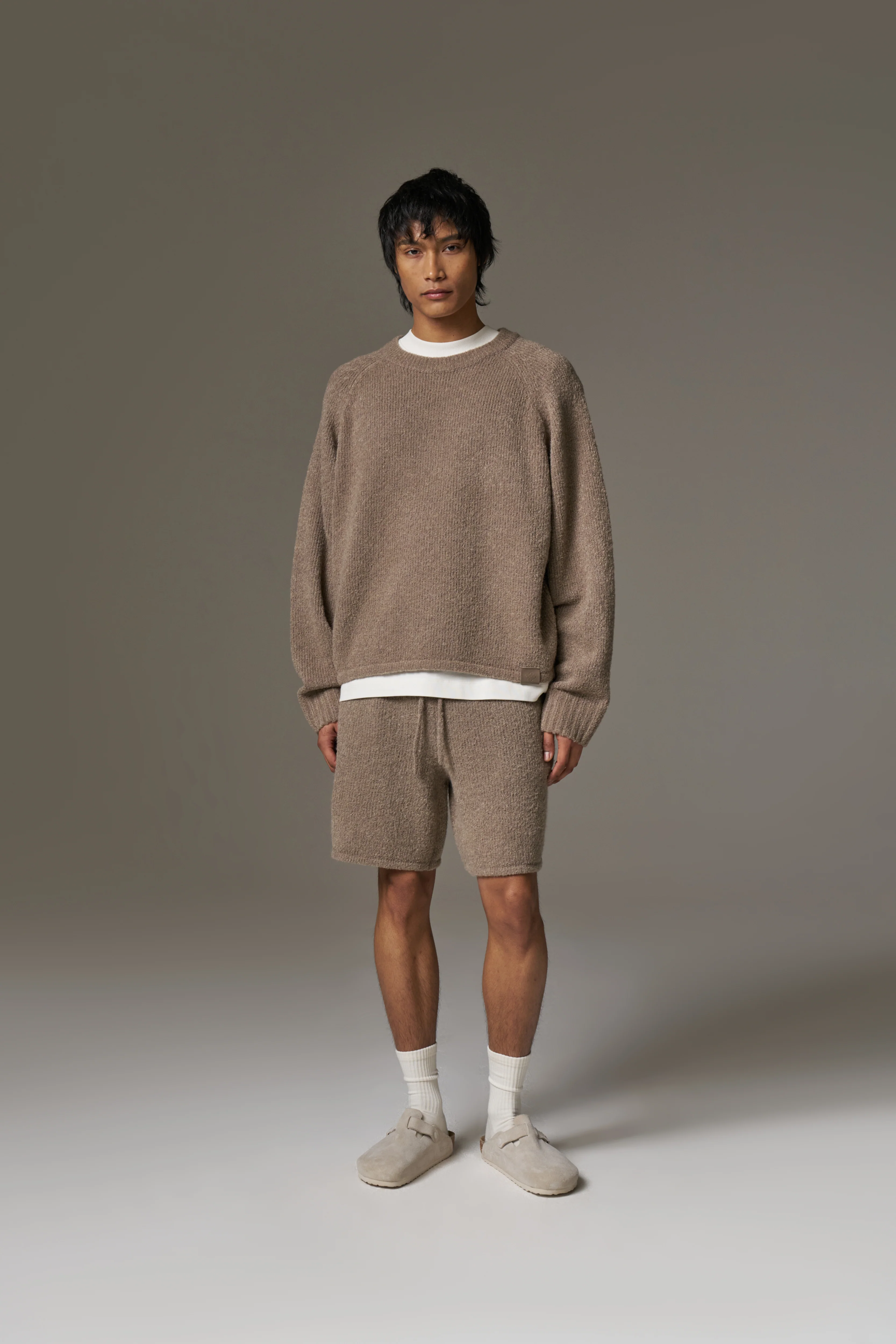 BOUCLE KNIT RAGLAN CREW - BROWN