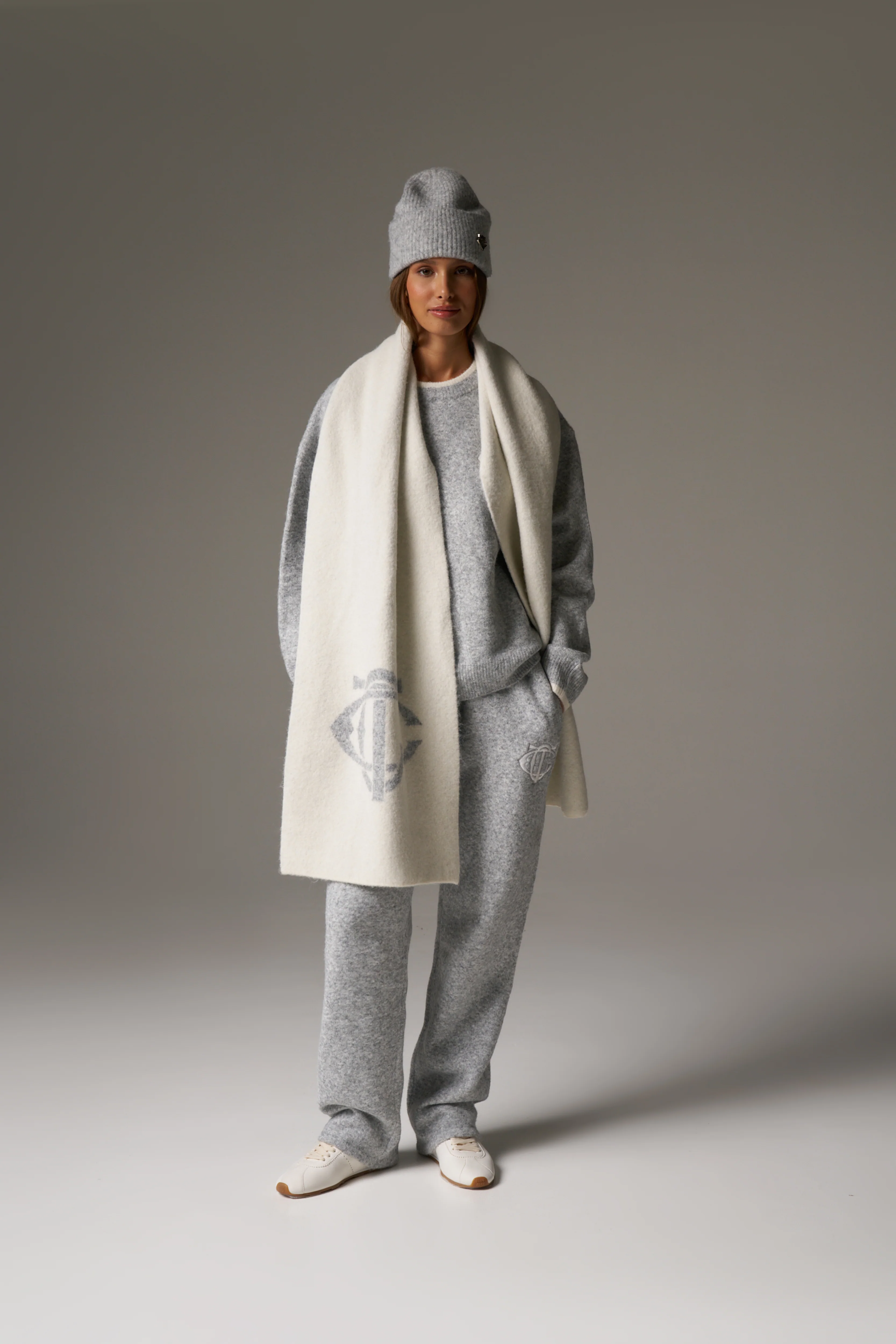 MONOGRAM EMBLEM SCARF - OFF WHITE