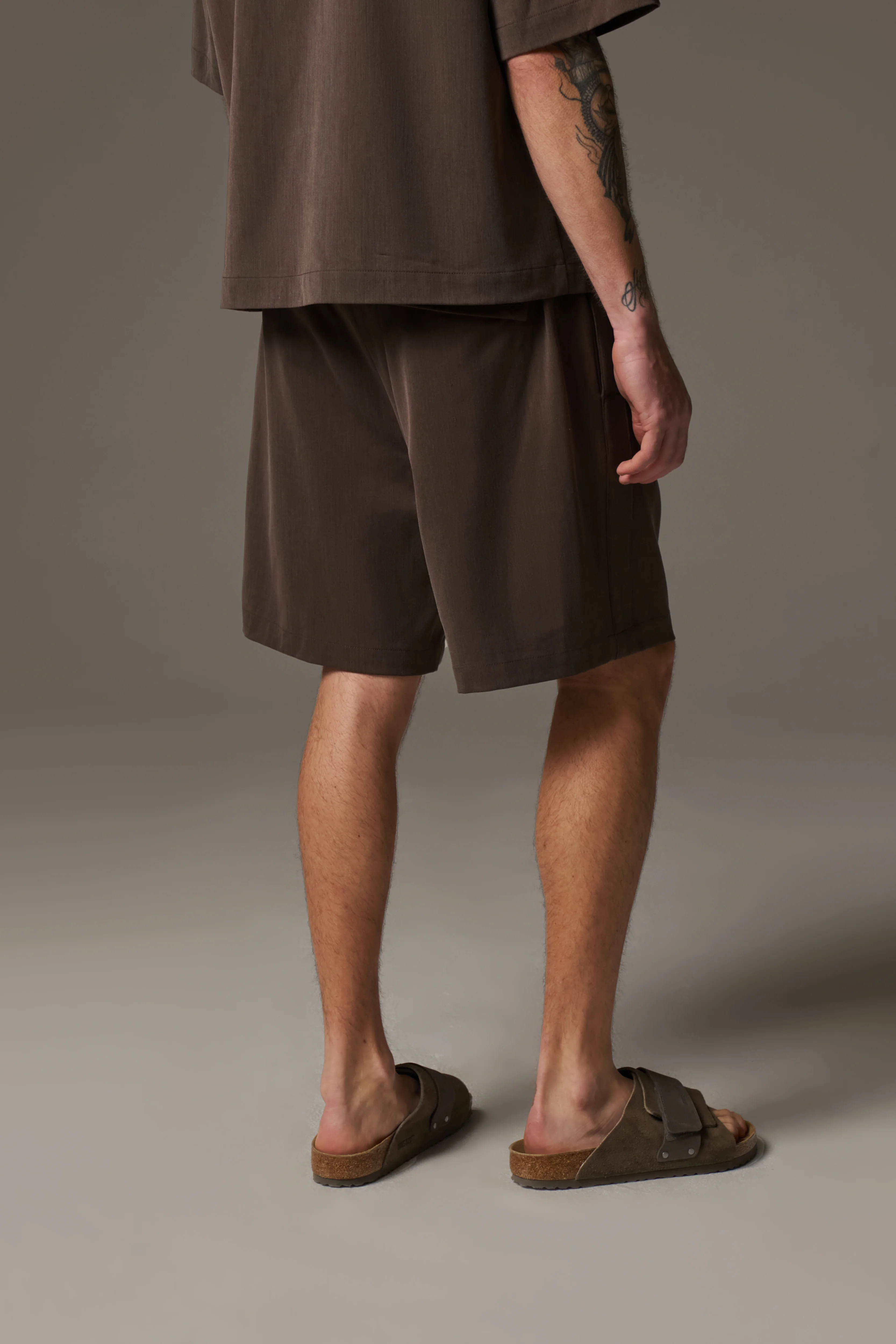 SMART WOVEN SHORTS - BROWN