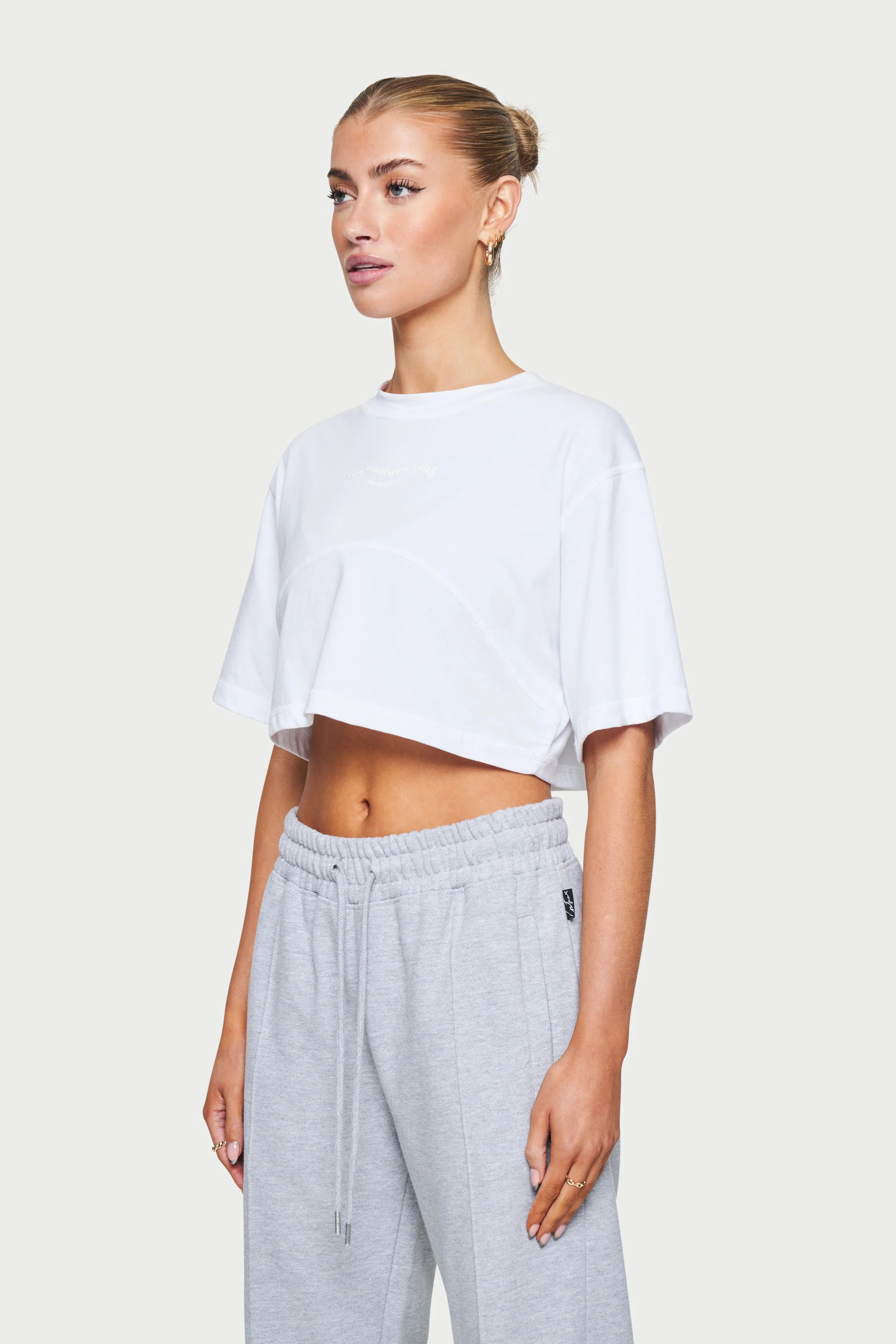 SCULPTING SEAM DETAIL CROP TEE - WHITE