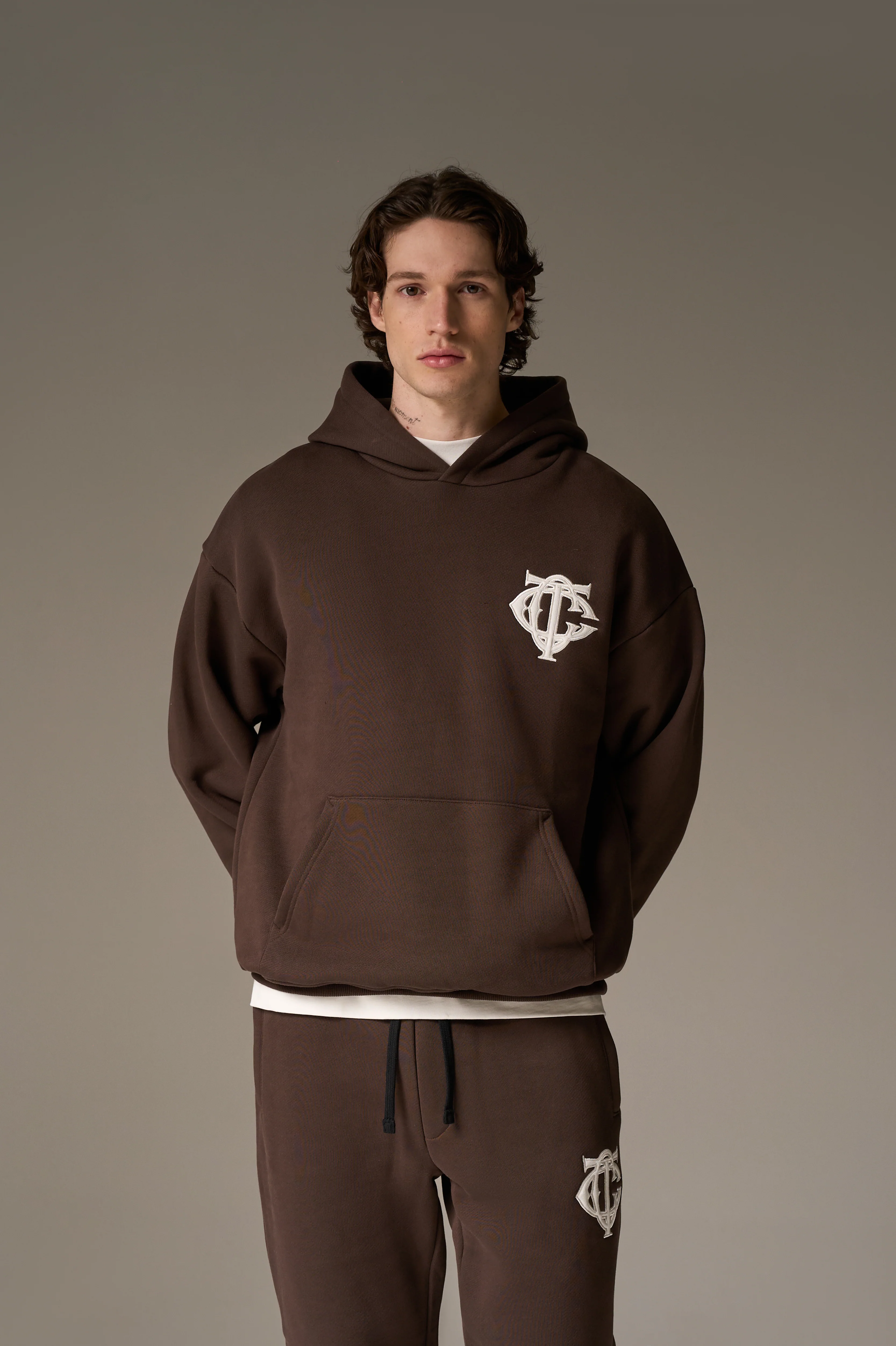 HEAVYWEIGHT MONOGRAM EMBLEM HOODIE - BROWN