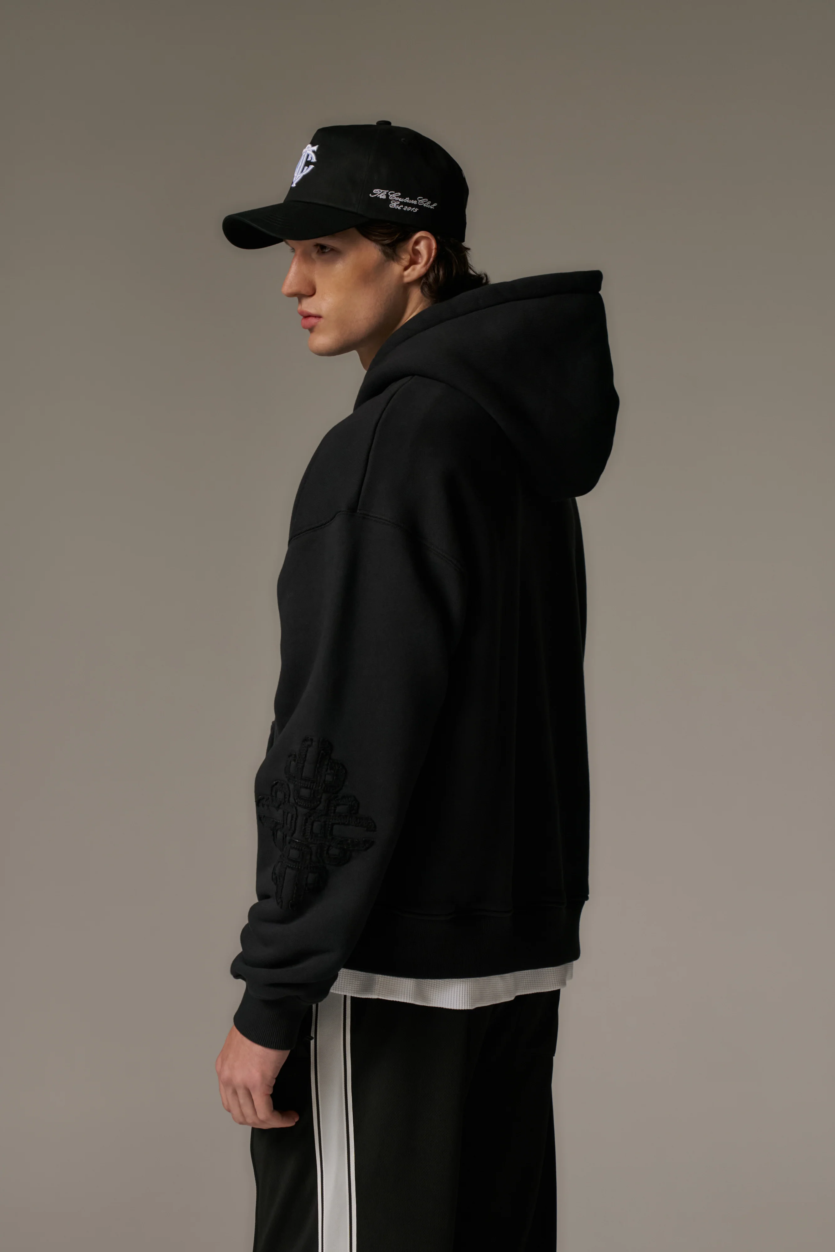 EMBLEM APPLIQUE ZIP THROUGH HOODIE - BLACK