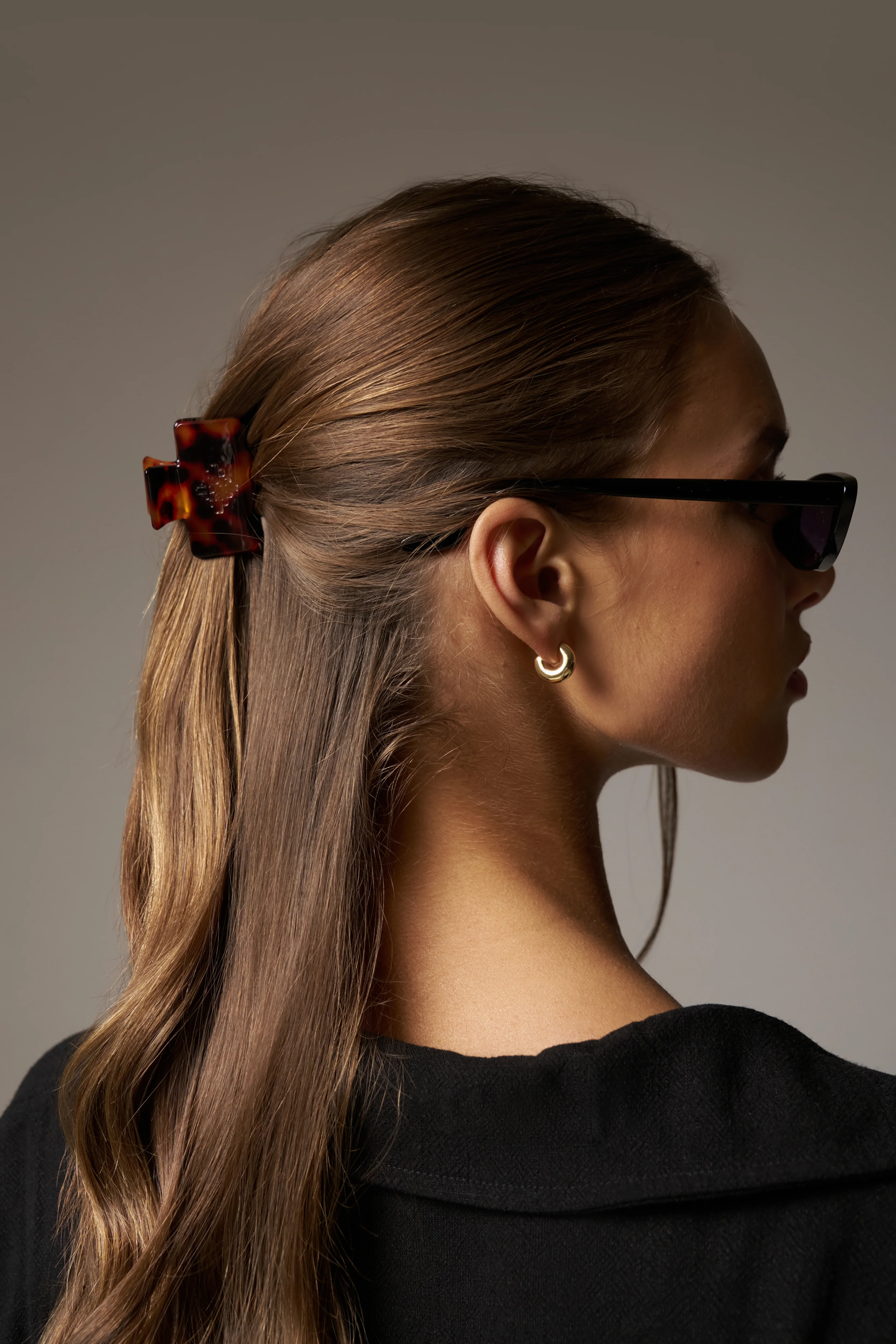 TORTOISESHELL MINI EMBLEM CLAW CLIP - BROWN