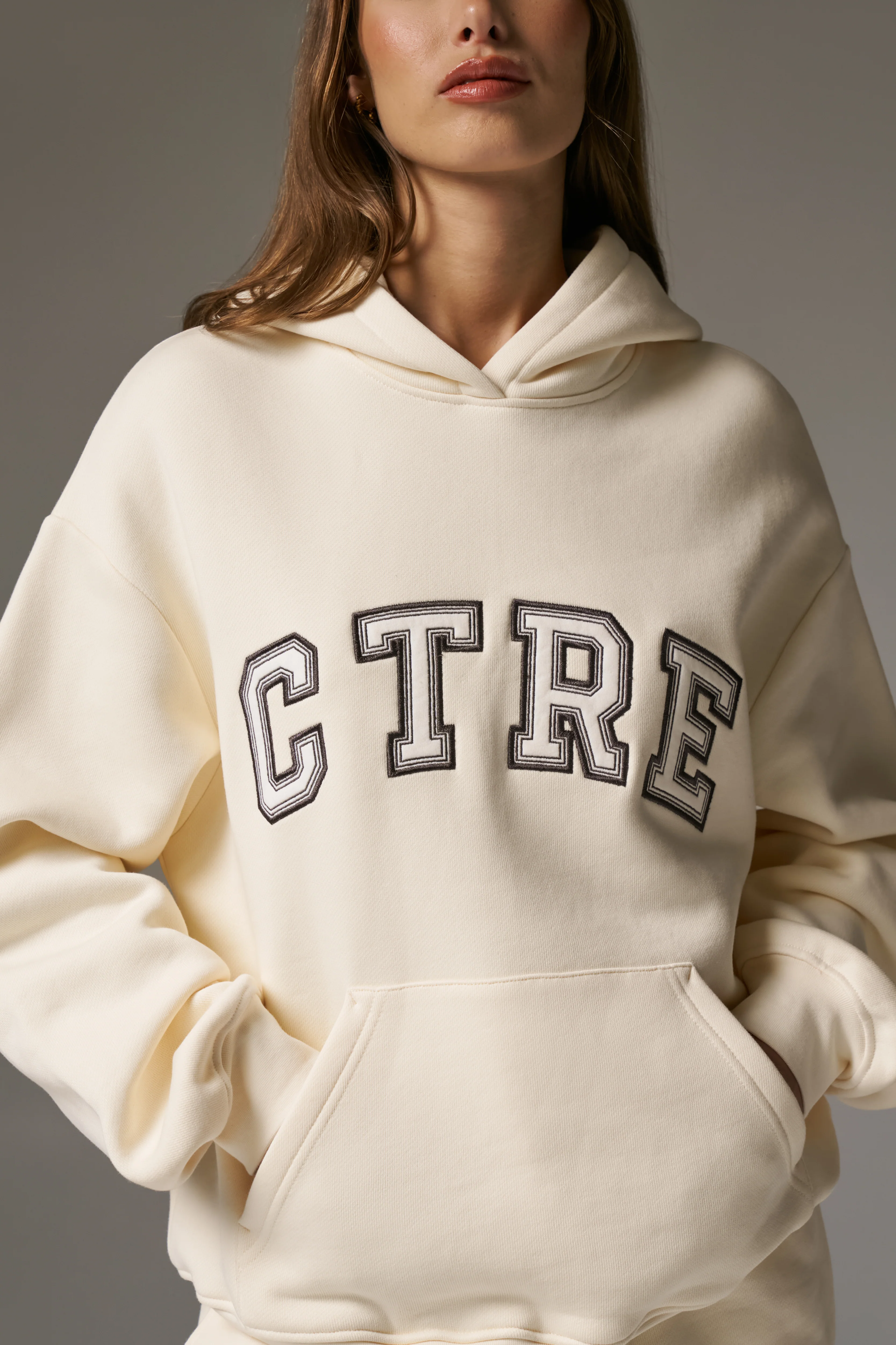 CTRE RELAXED HOODIE - BUTTERMILK