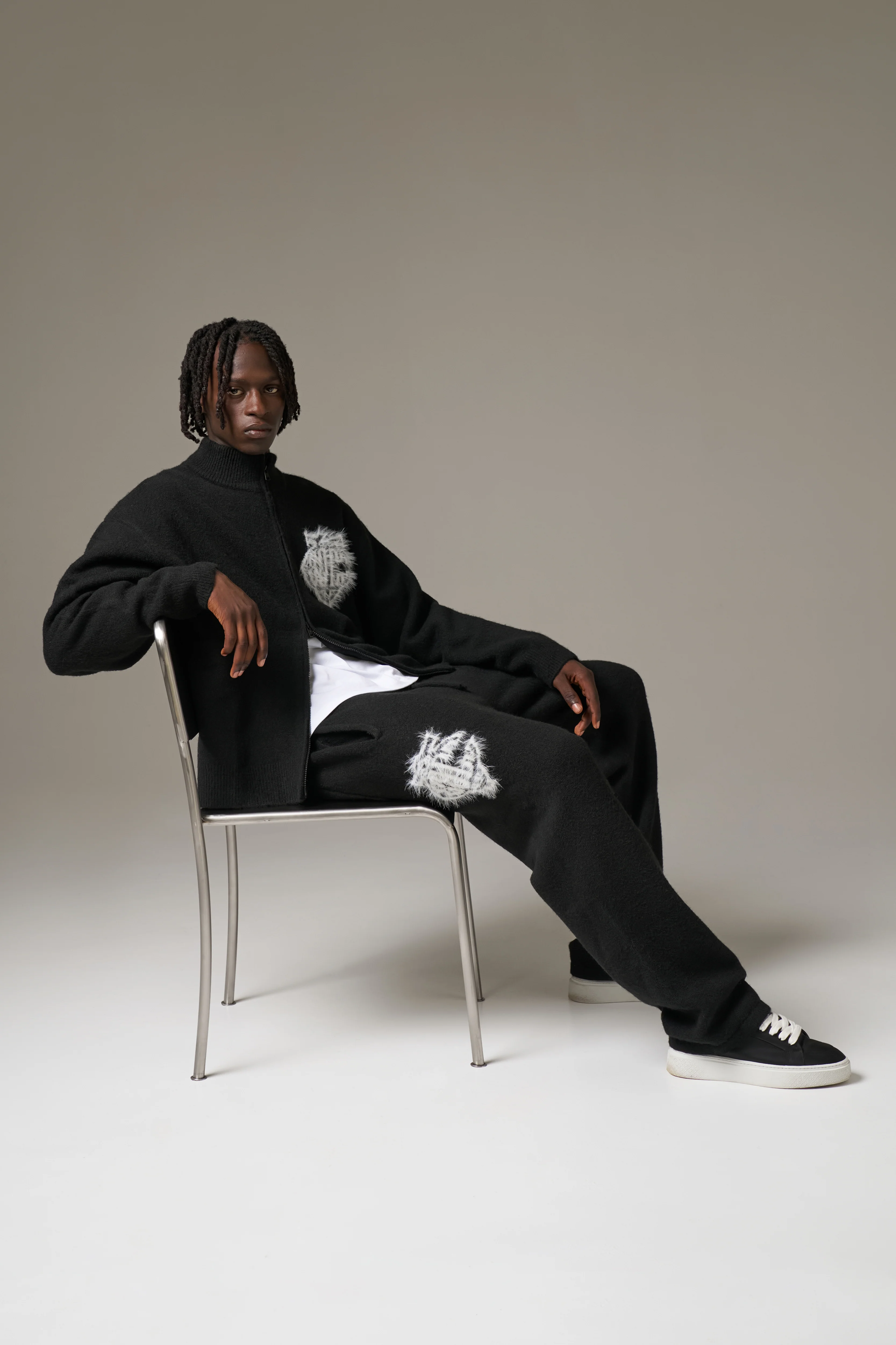 MONOGRAM EMBLEM FLUFFY KNIT ZIP THROUGH - BLACK