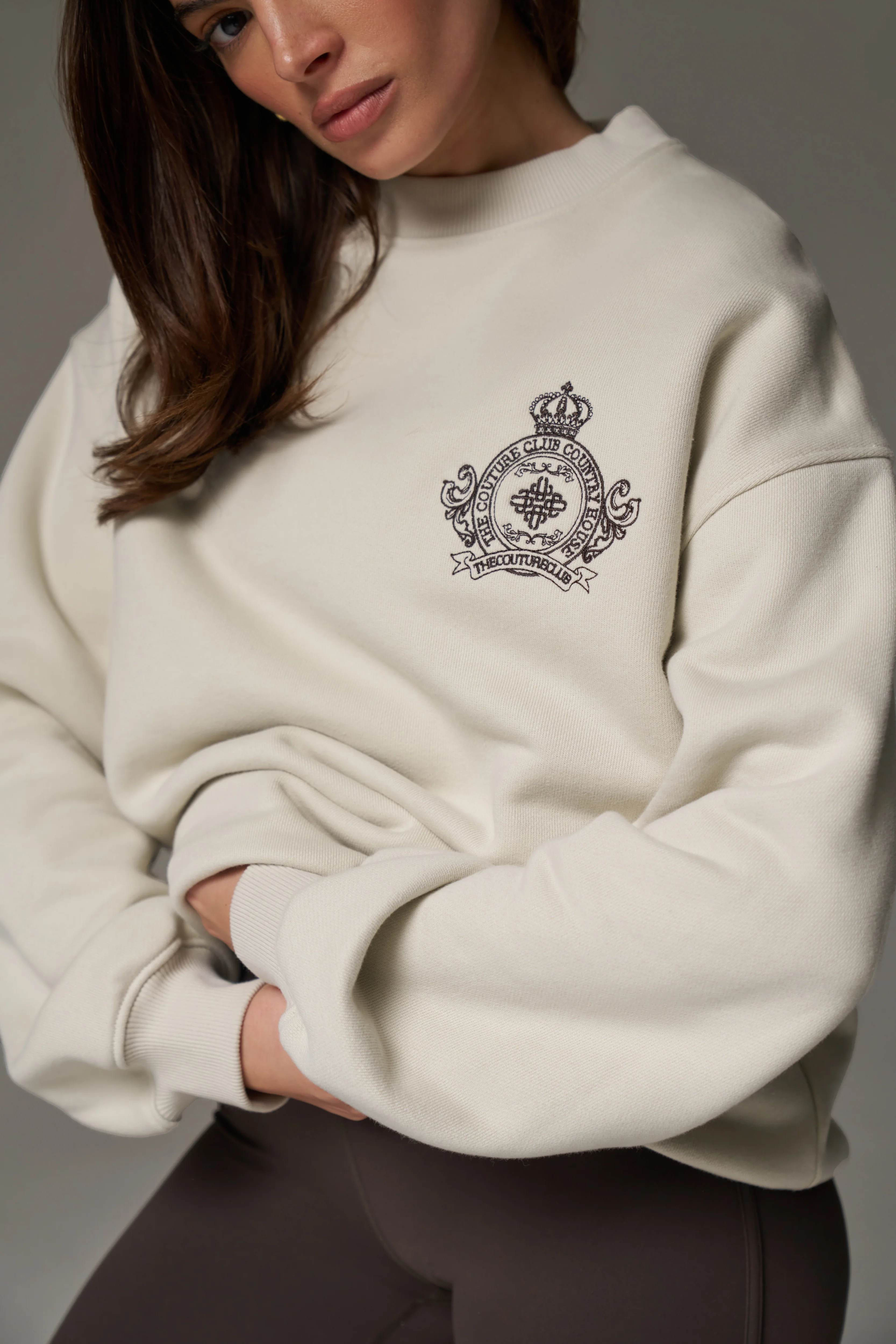 EMBROIDERED CREST OVERSIZED SWEATSHIRT - BONE