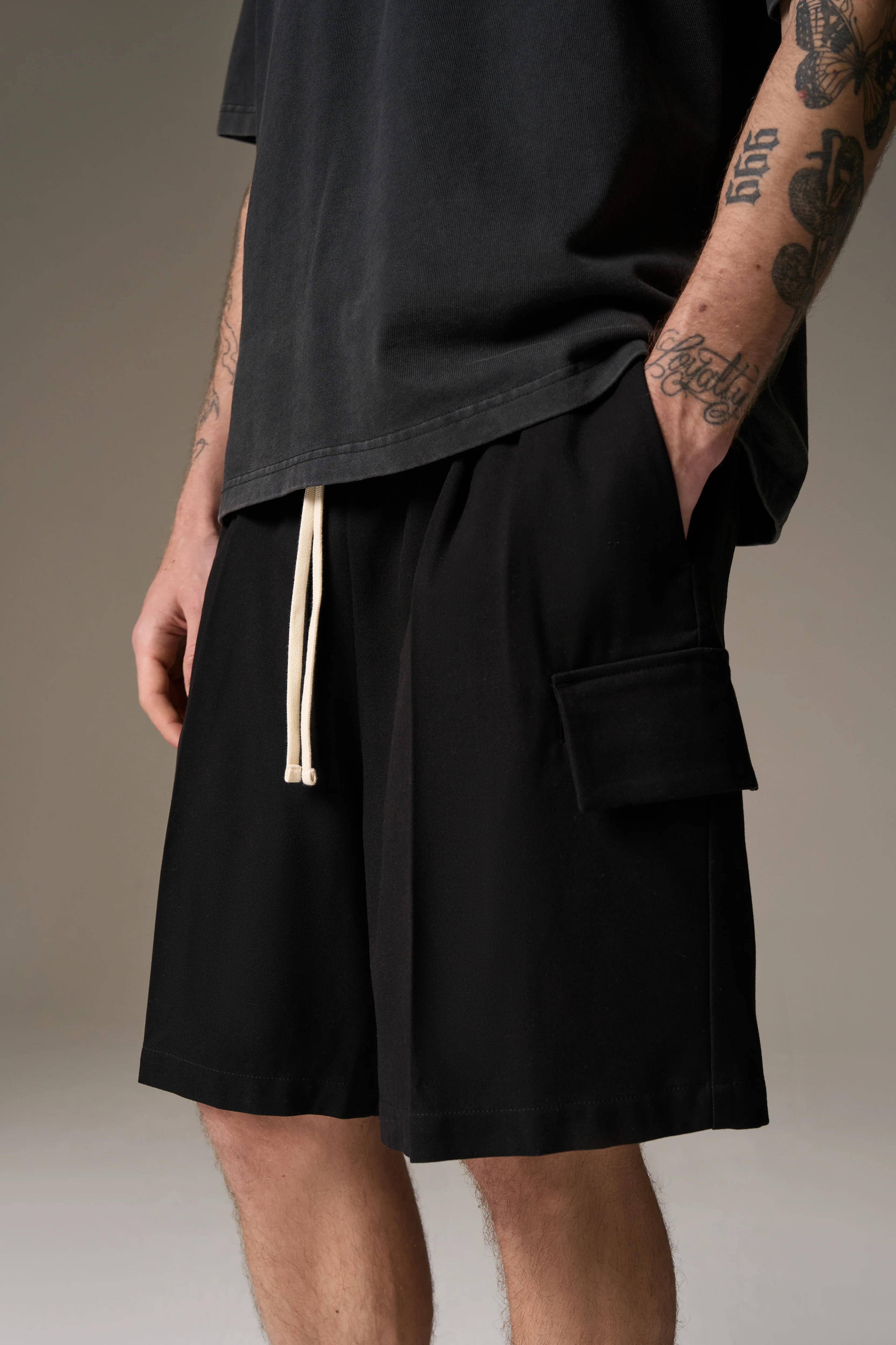 WIDE LEG SIDE POCKET SHORTS - BLACK