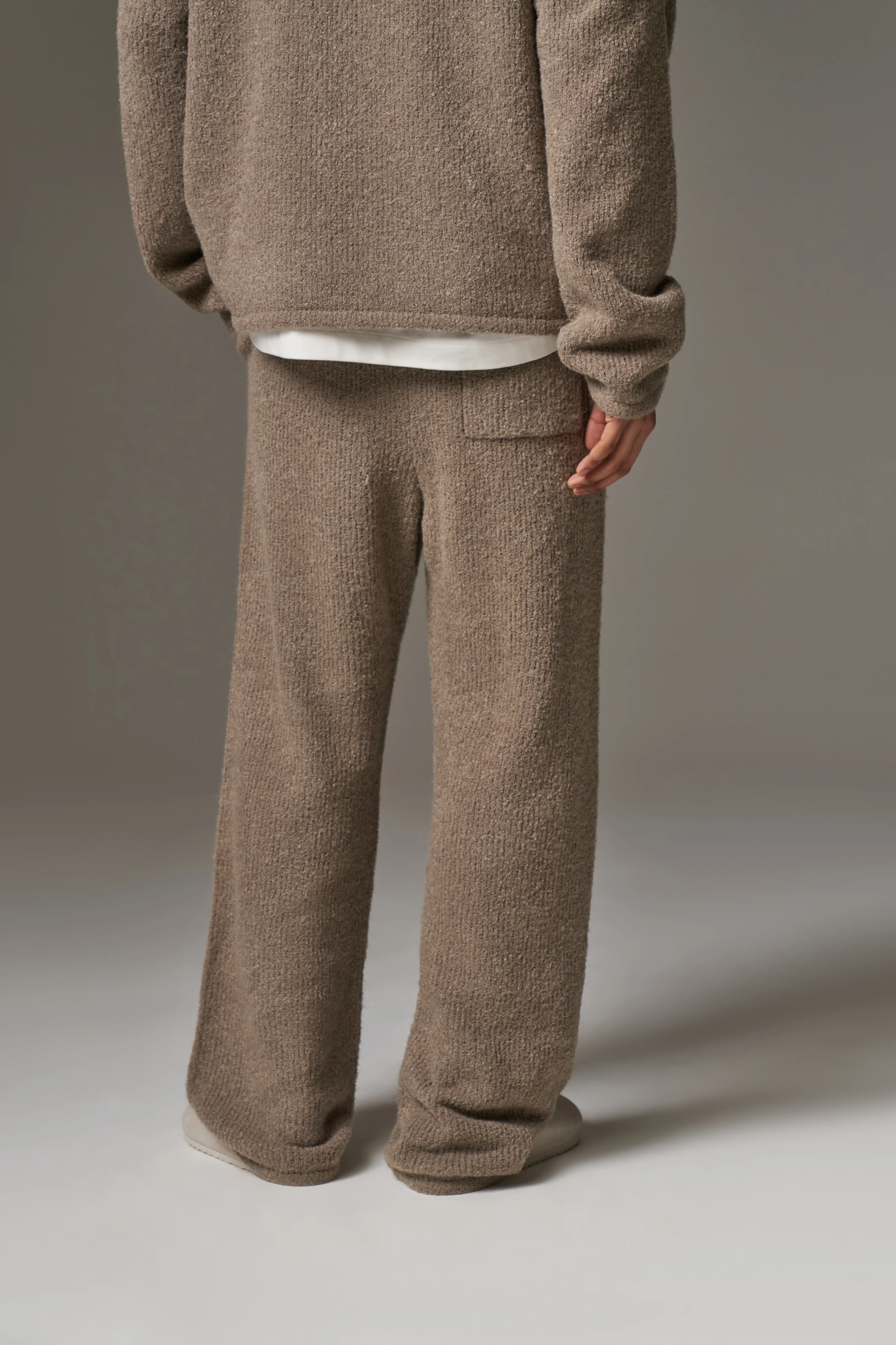 BOUCLE KNIT PANTS - BROWN