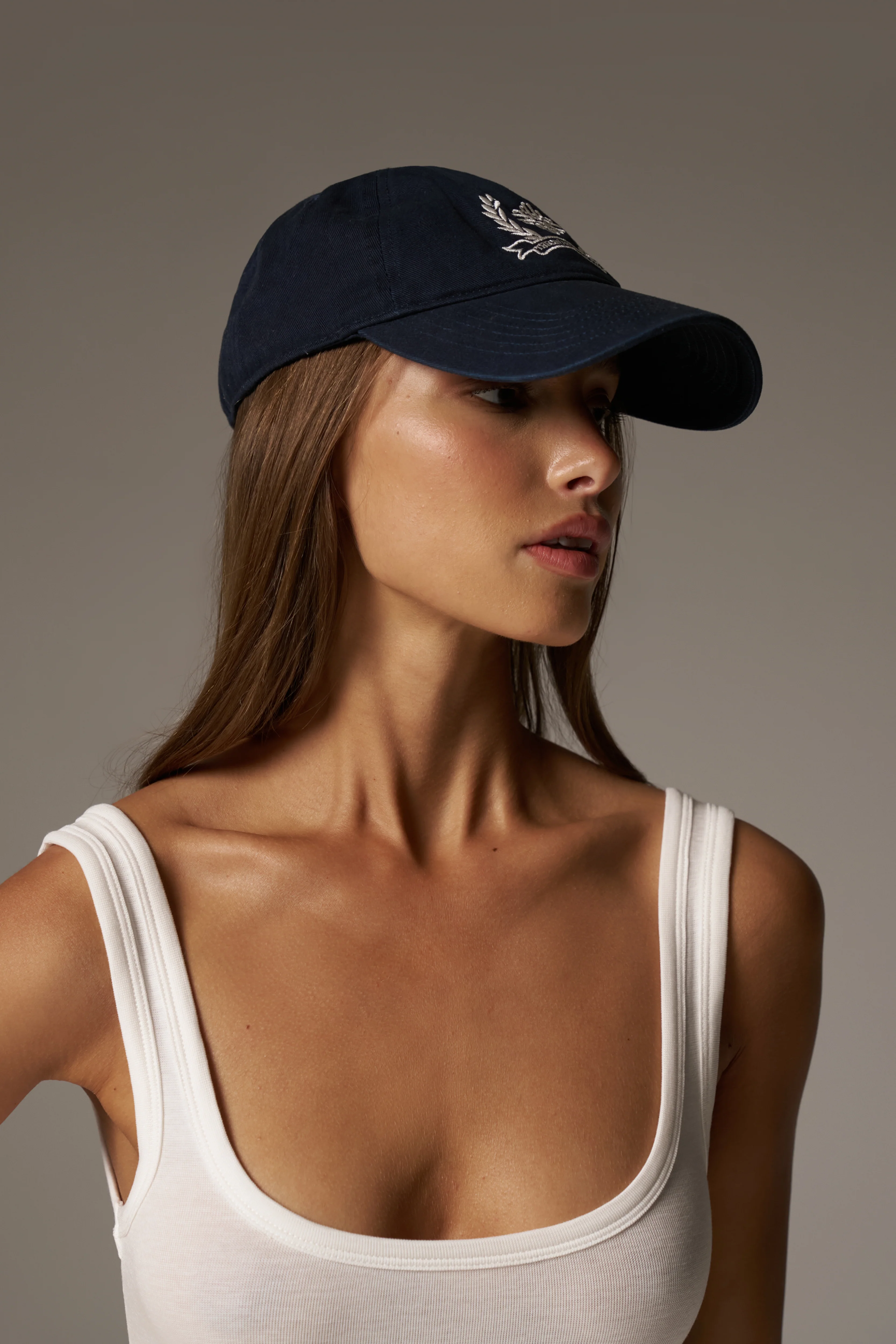 EMBROIDERY CREST CAP - NAVY