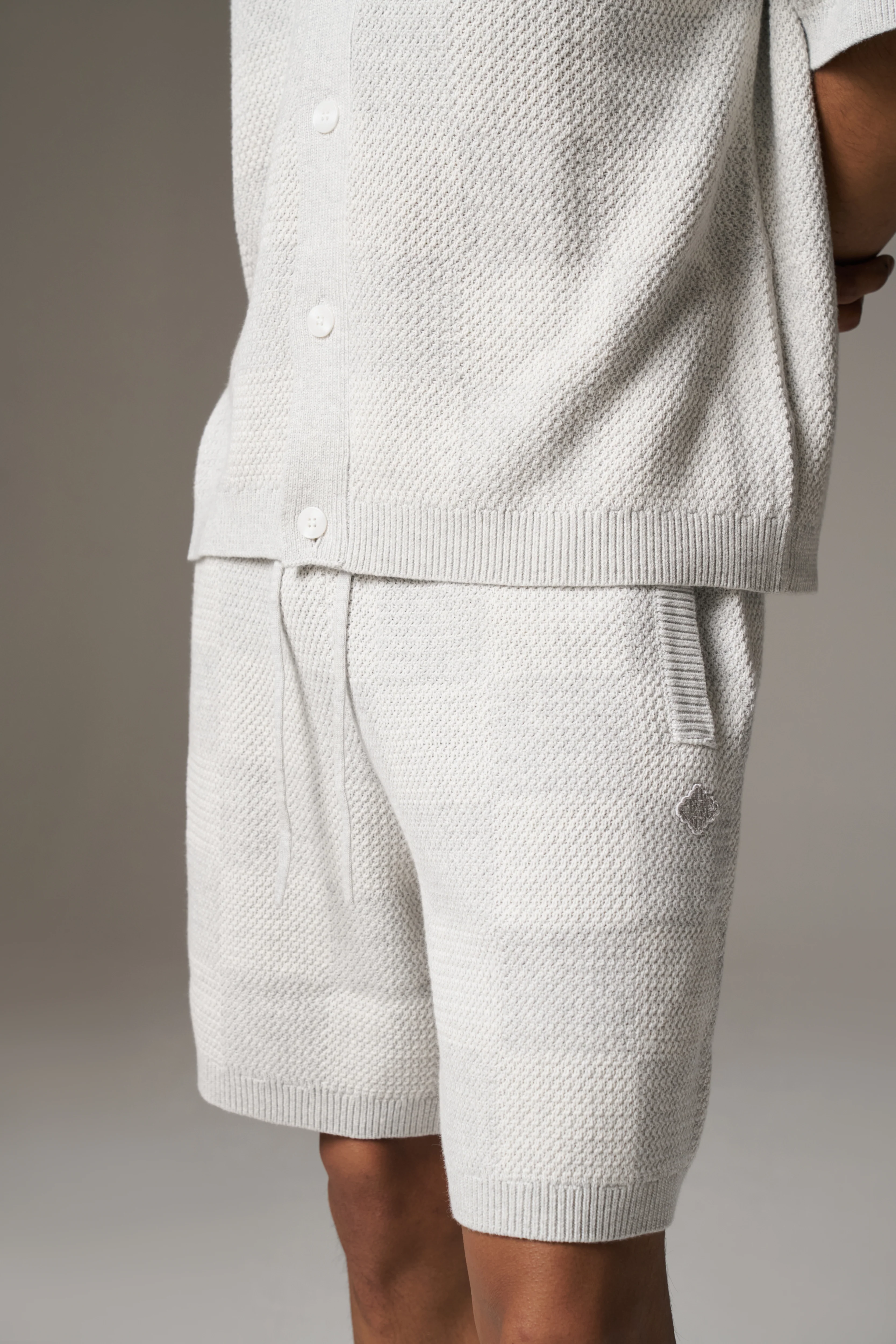 KNITTED CHECKERBOARD SHORTS - GREY