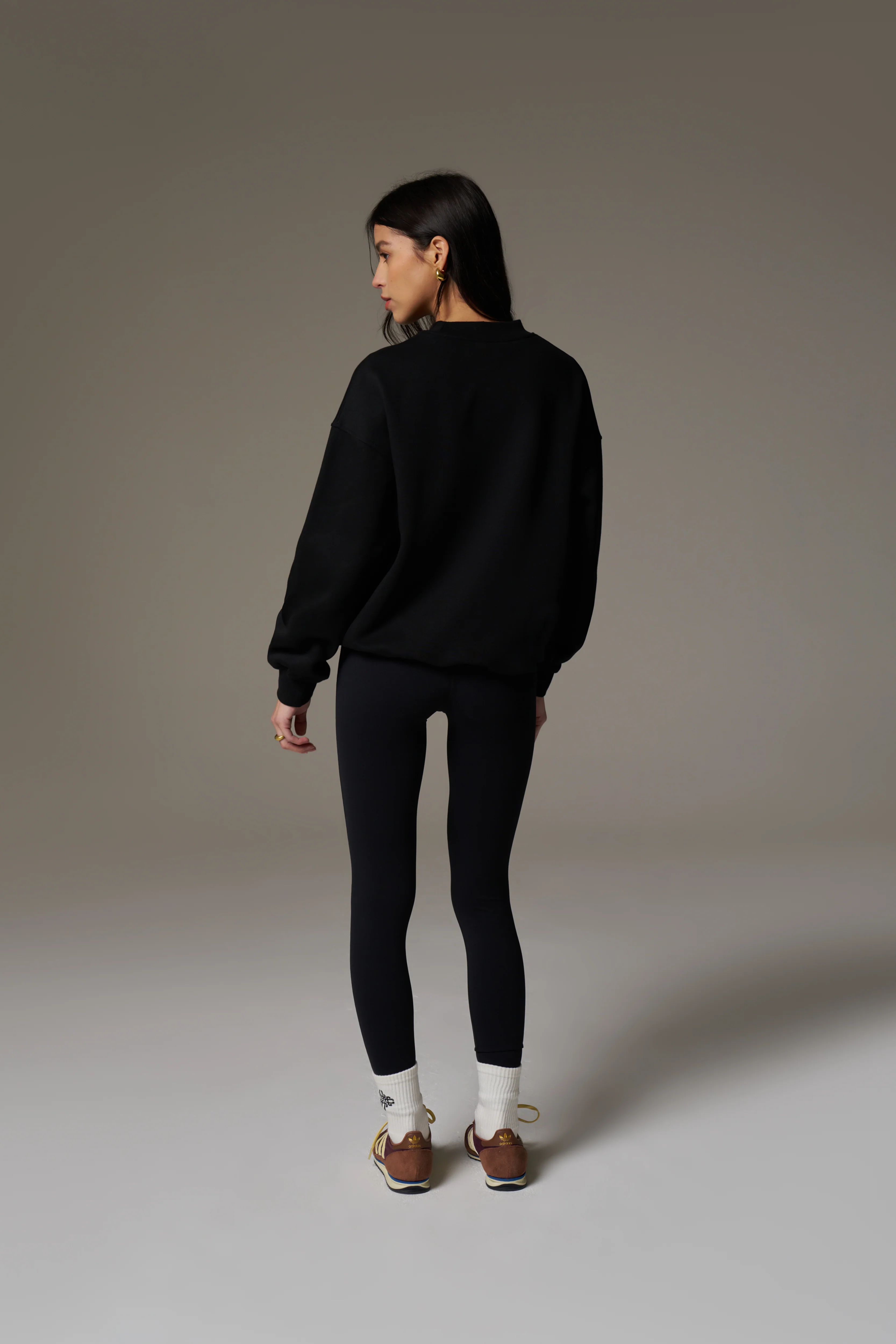 EMBLEM EMBROIDERED SWEATSHIRT - BLACK