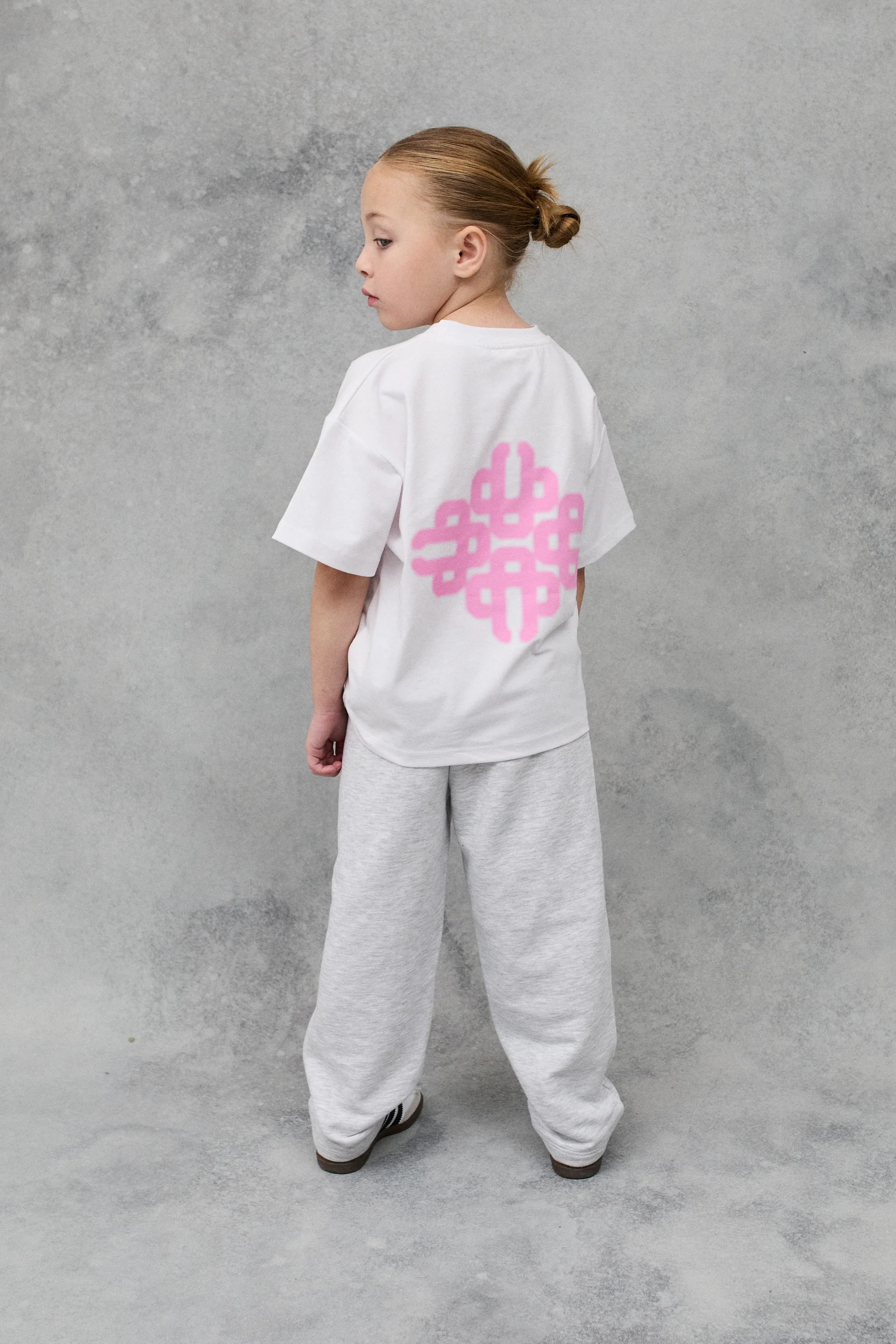 JNR BLURRED GRAPHIC EMBLEM T-SHIRT - WHITE/PINK