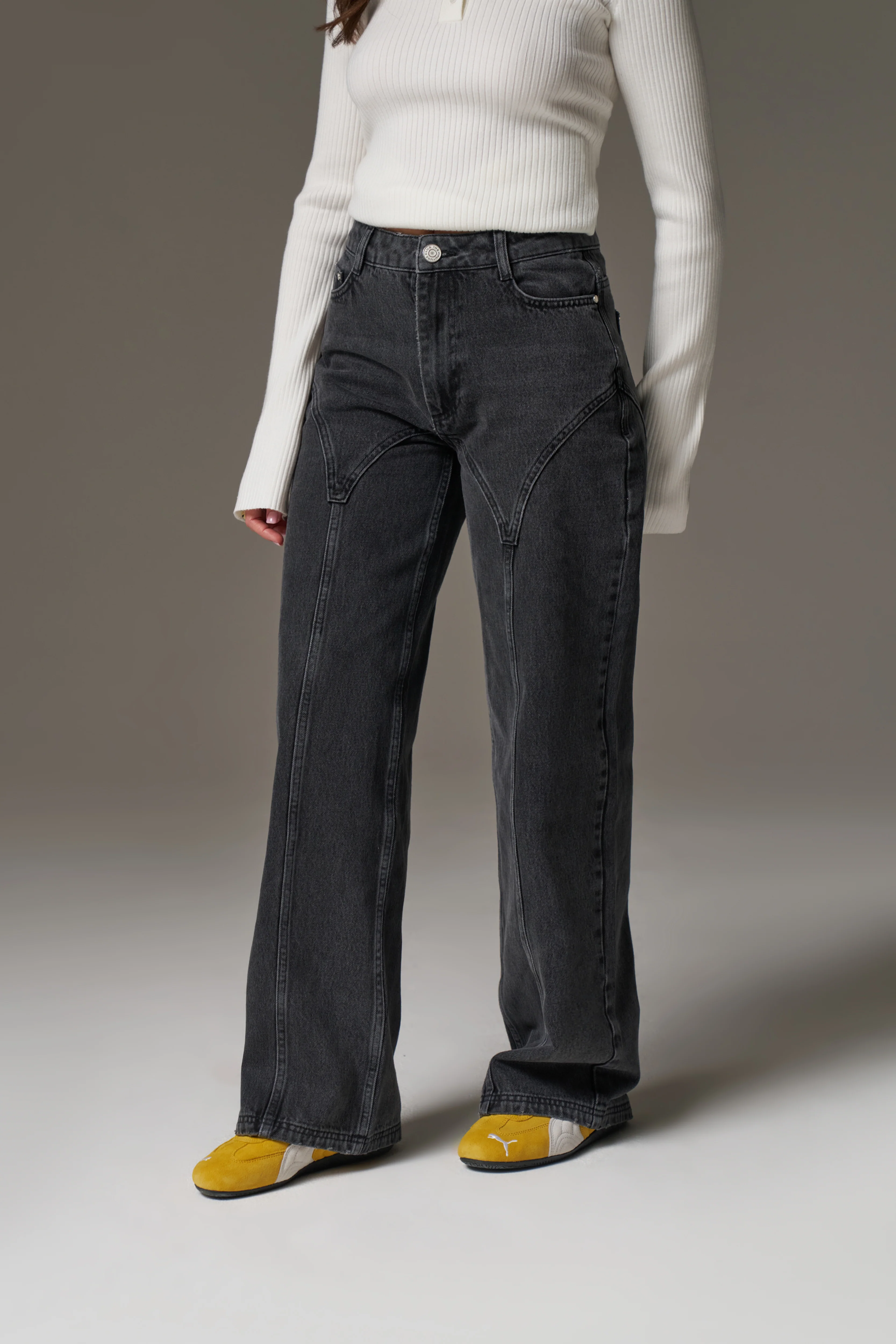 SEAM DETAIL WASHED JEANS - BLACK WASH