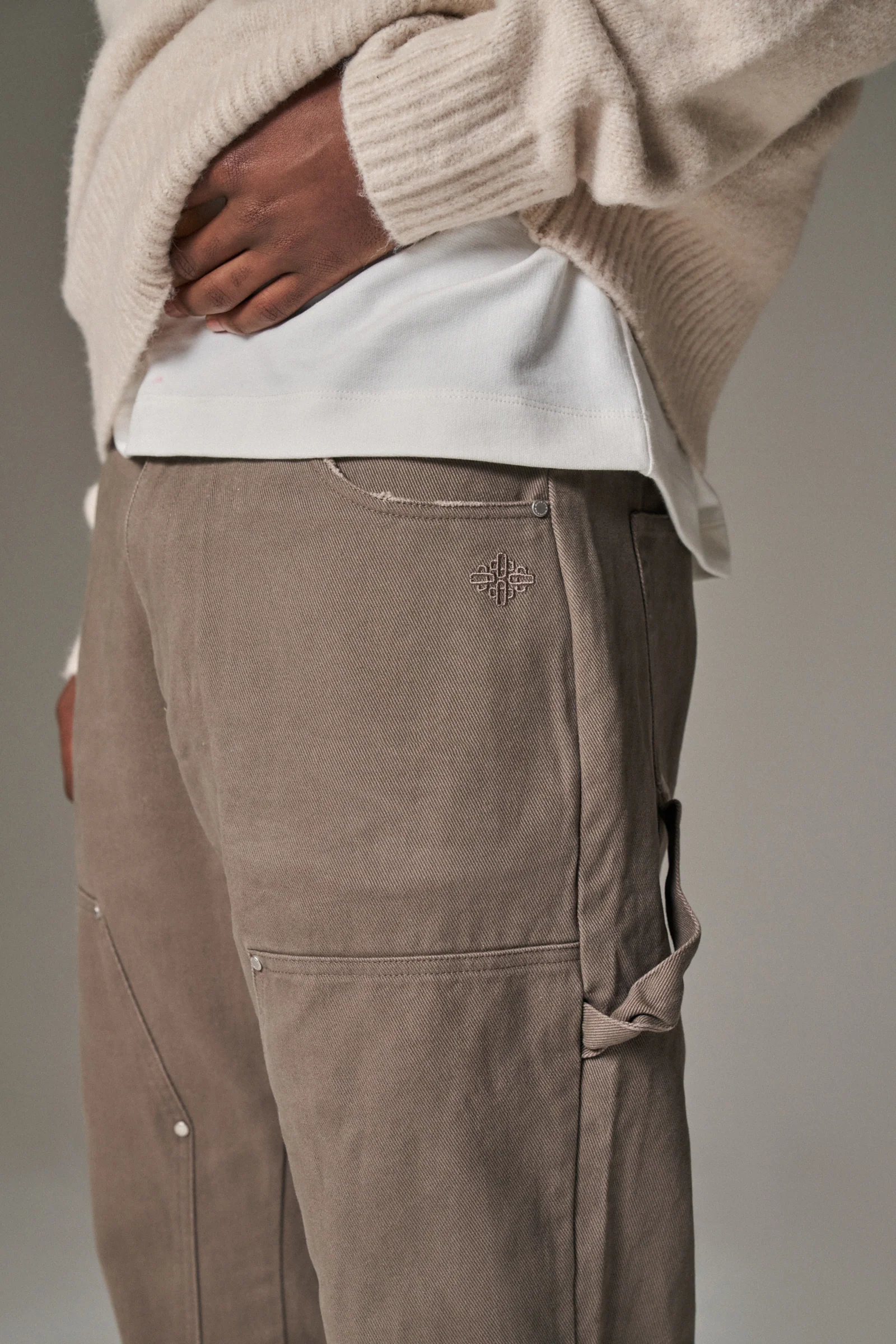 TWILL RIVET DETAIL CARPENTER PANT - BROWN