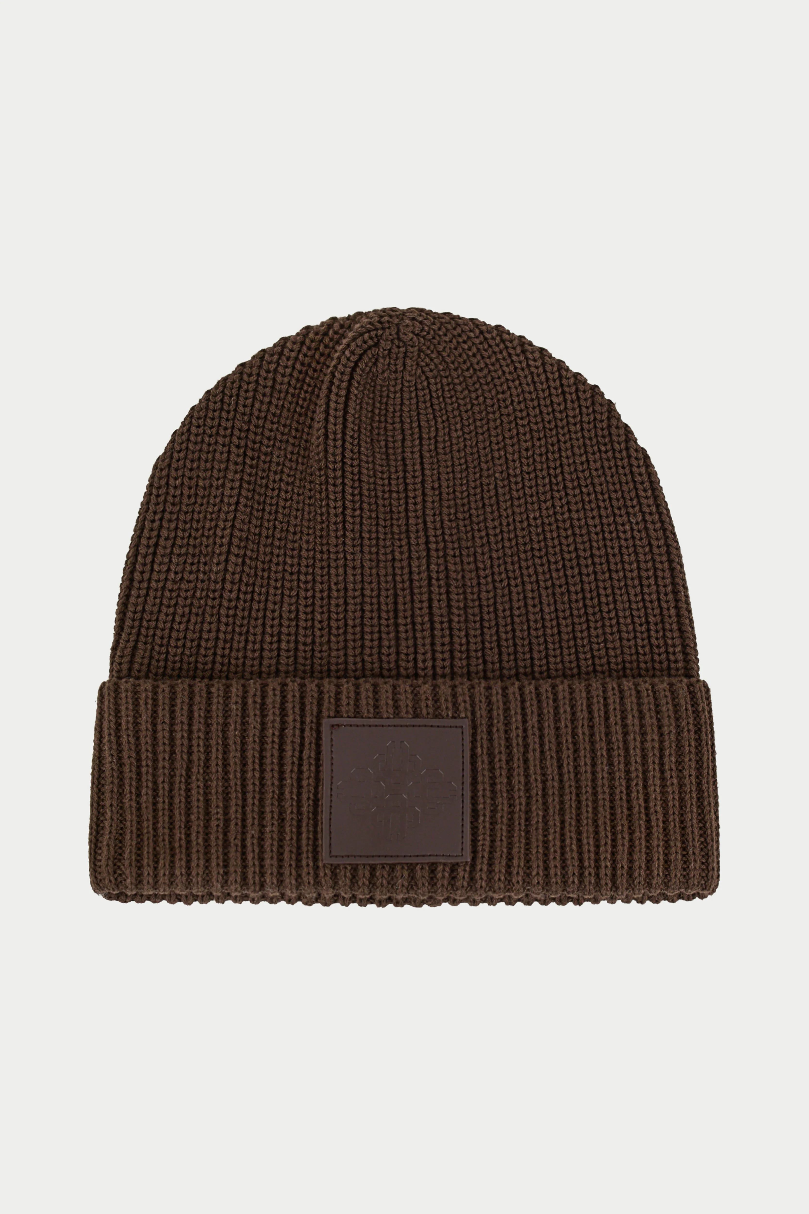 RIBBED EMBLEM BEANIE - BROWN