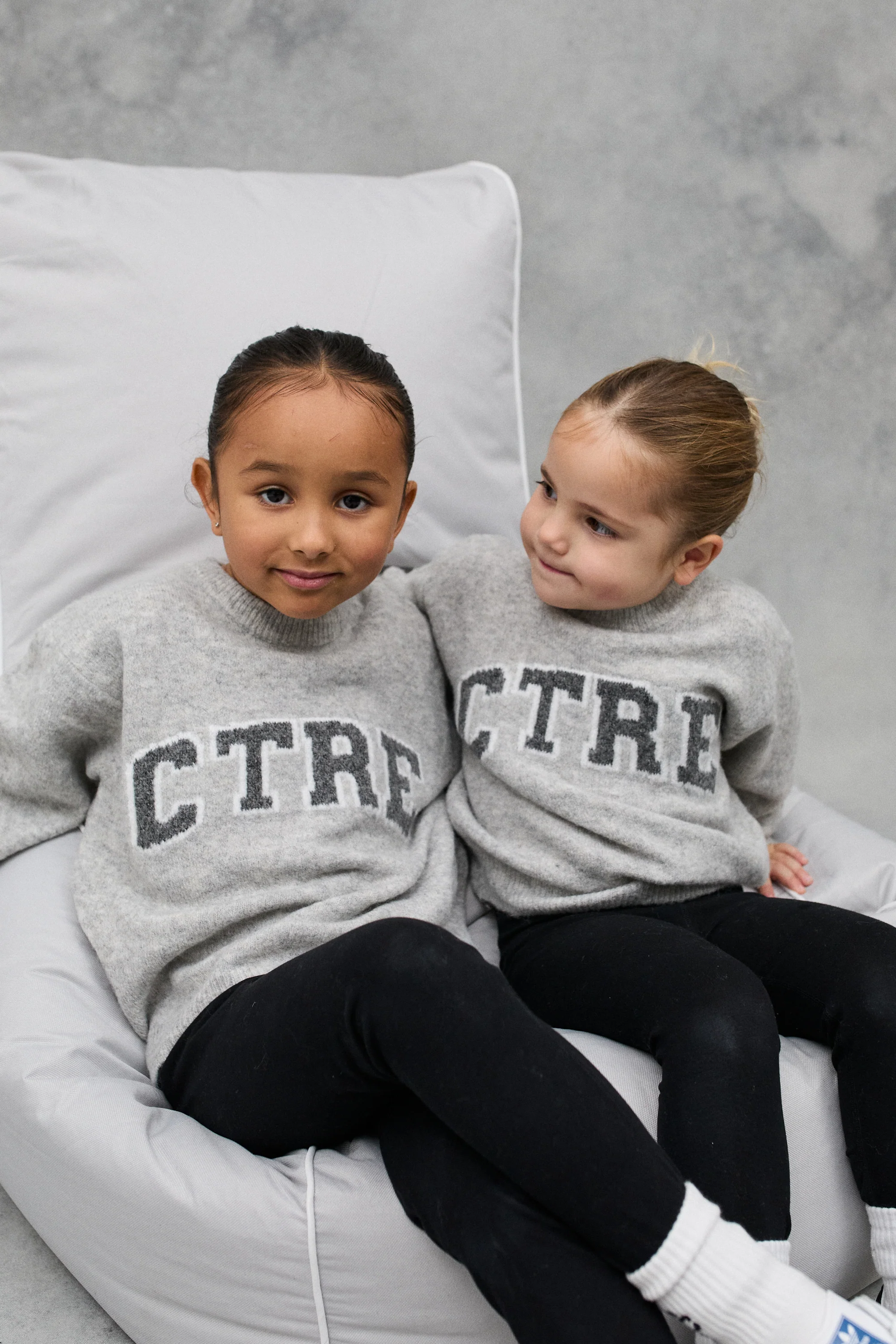 KIDS CTRE KNITTED SWEATSHIRT - GREY MARL