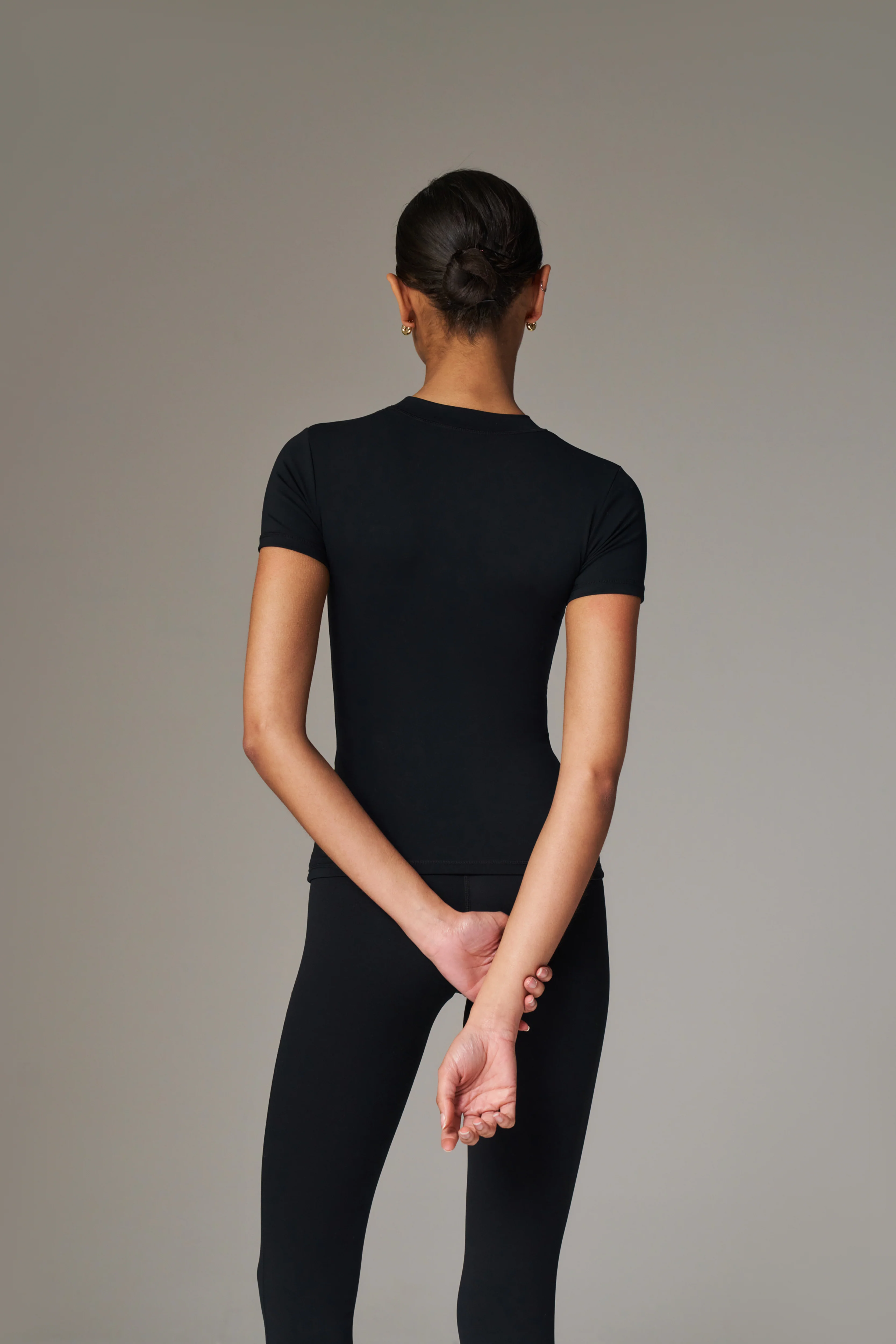 SCULPTING STRETCH EMBLEM BABY TEE - BLACK