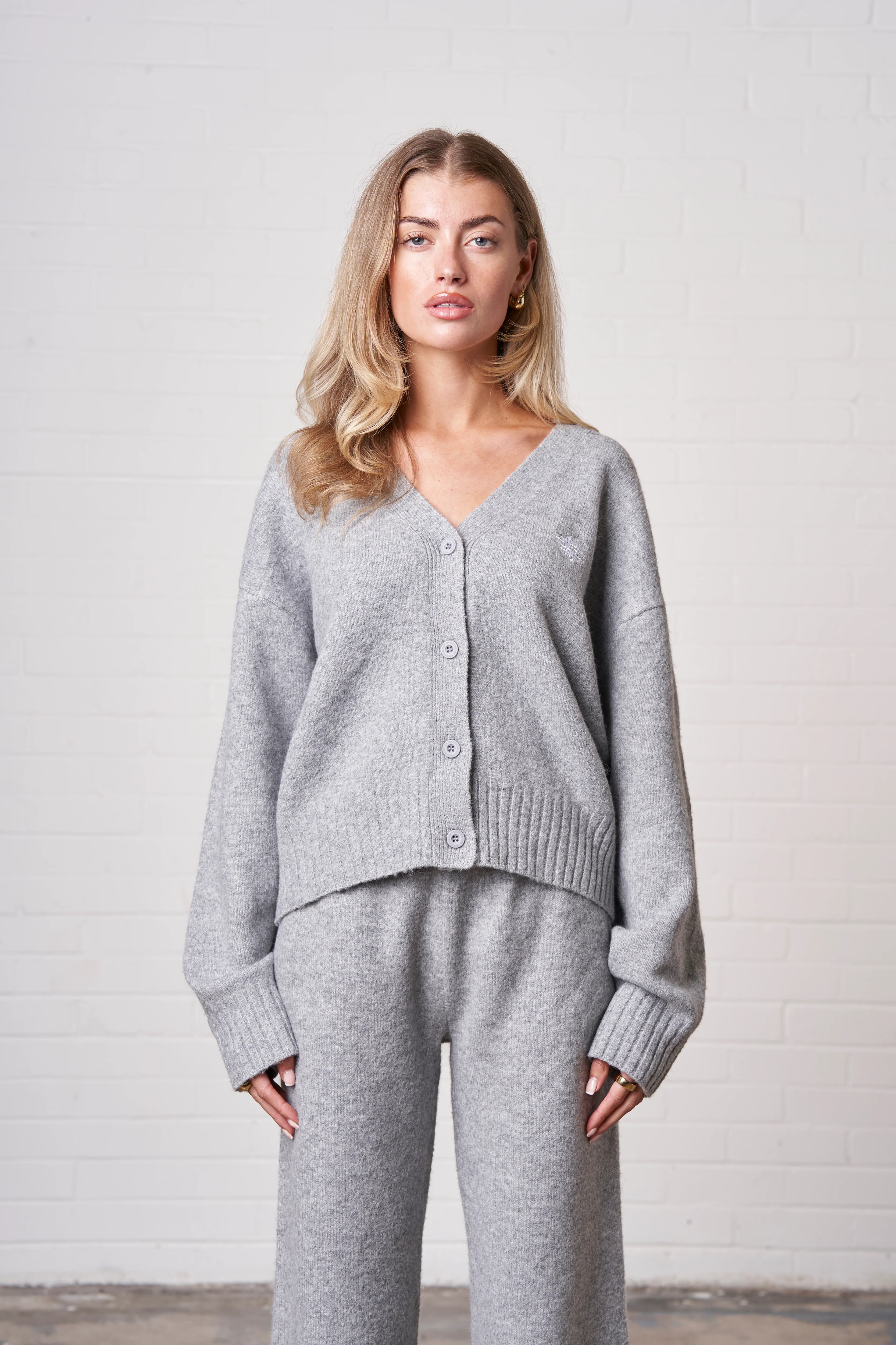 FLUFFY KNIT EMBLEM EMBROIDERED CARDIGAN - GREY MARL