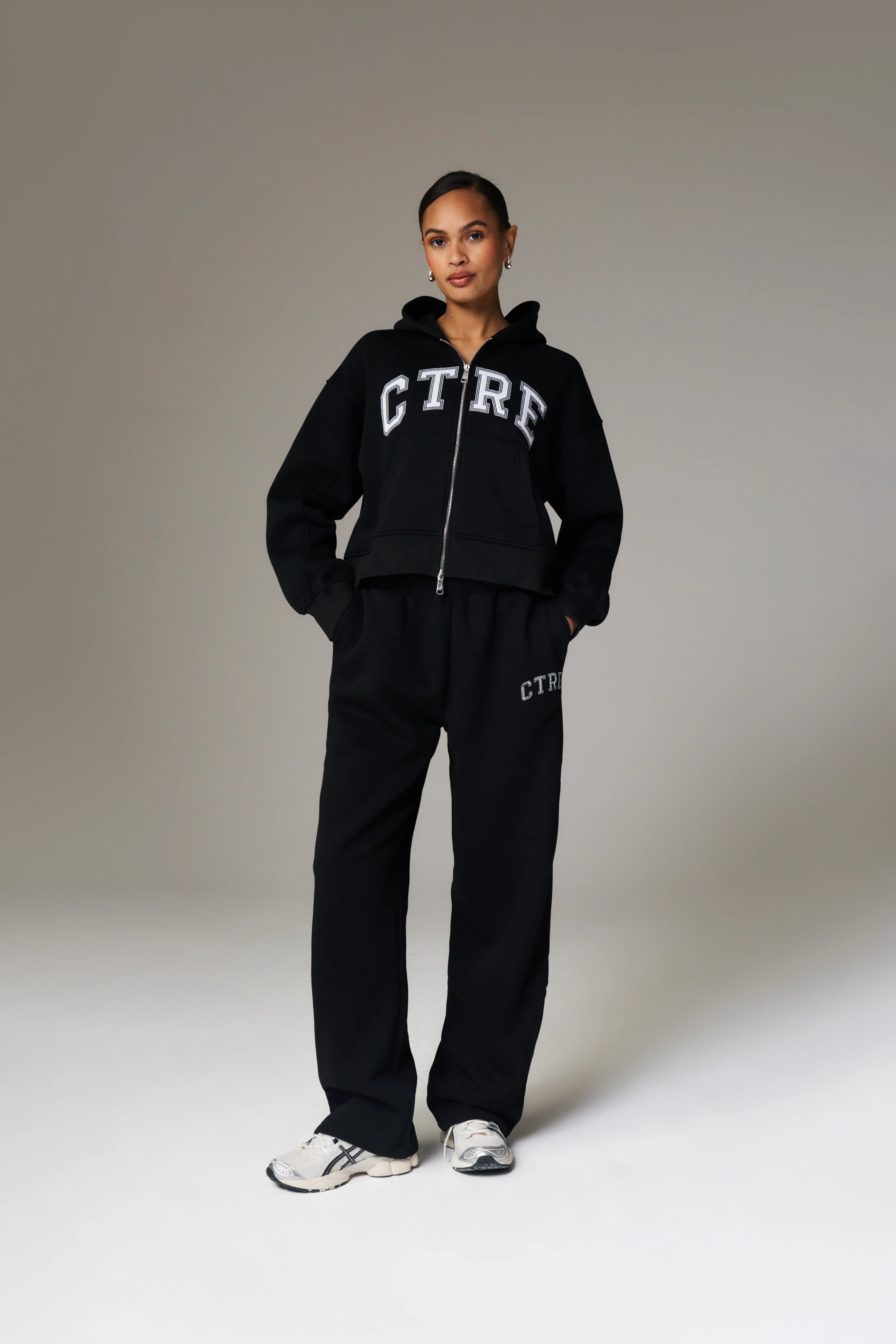 CTRE CROPPED ZIP THROUGH HOODIE - BLACK