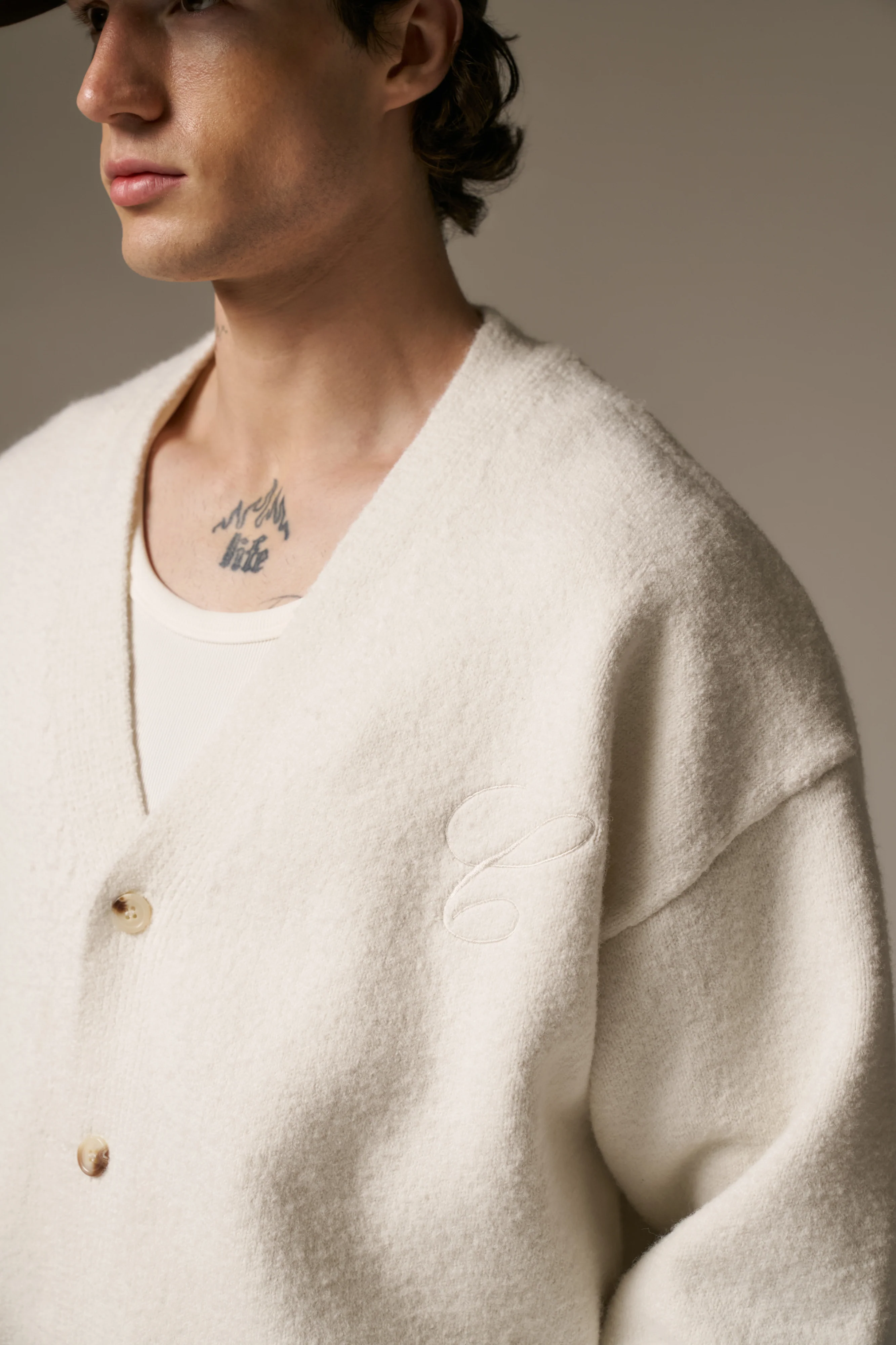 C EMBROIDERY KNITTED CARDIGAN - OFF WHITE