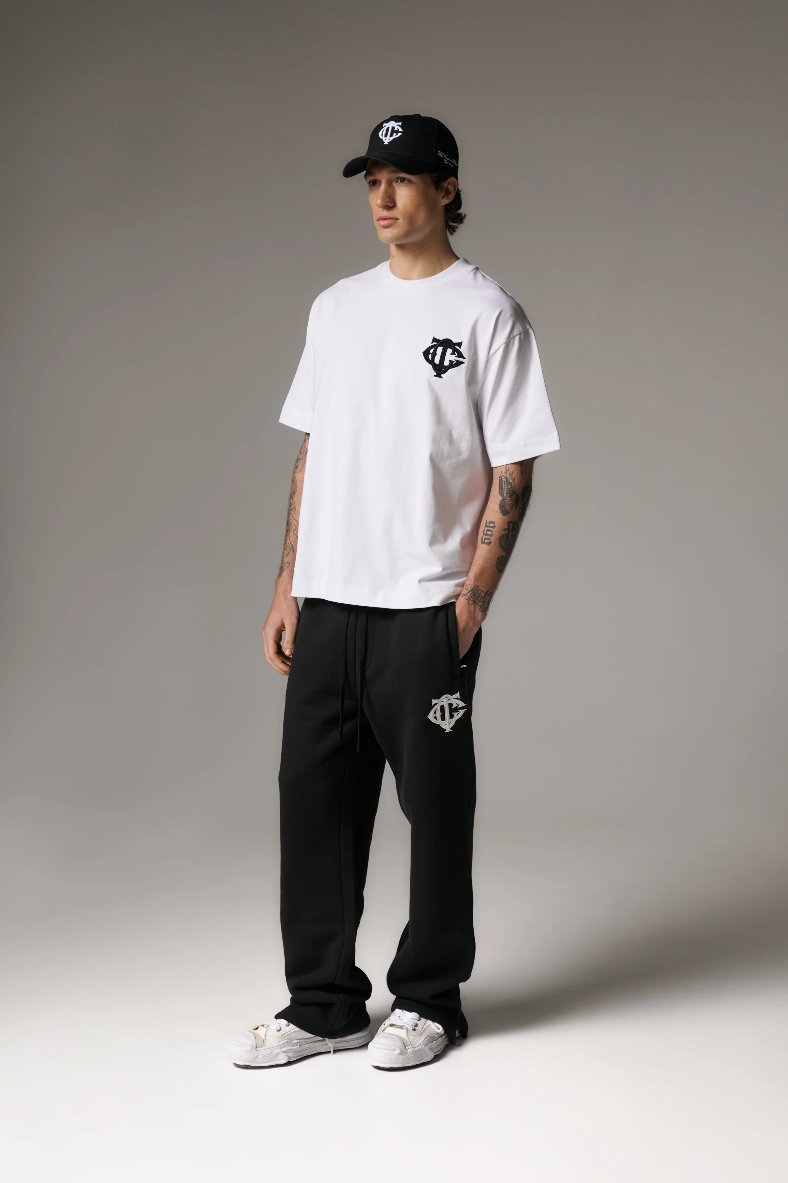 MONOGRAM EMBLEM T-SHIRT - WHITE