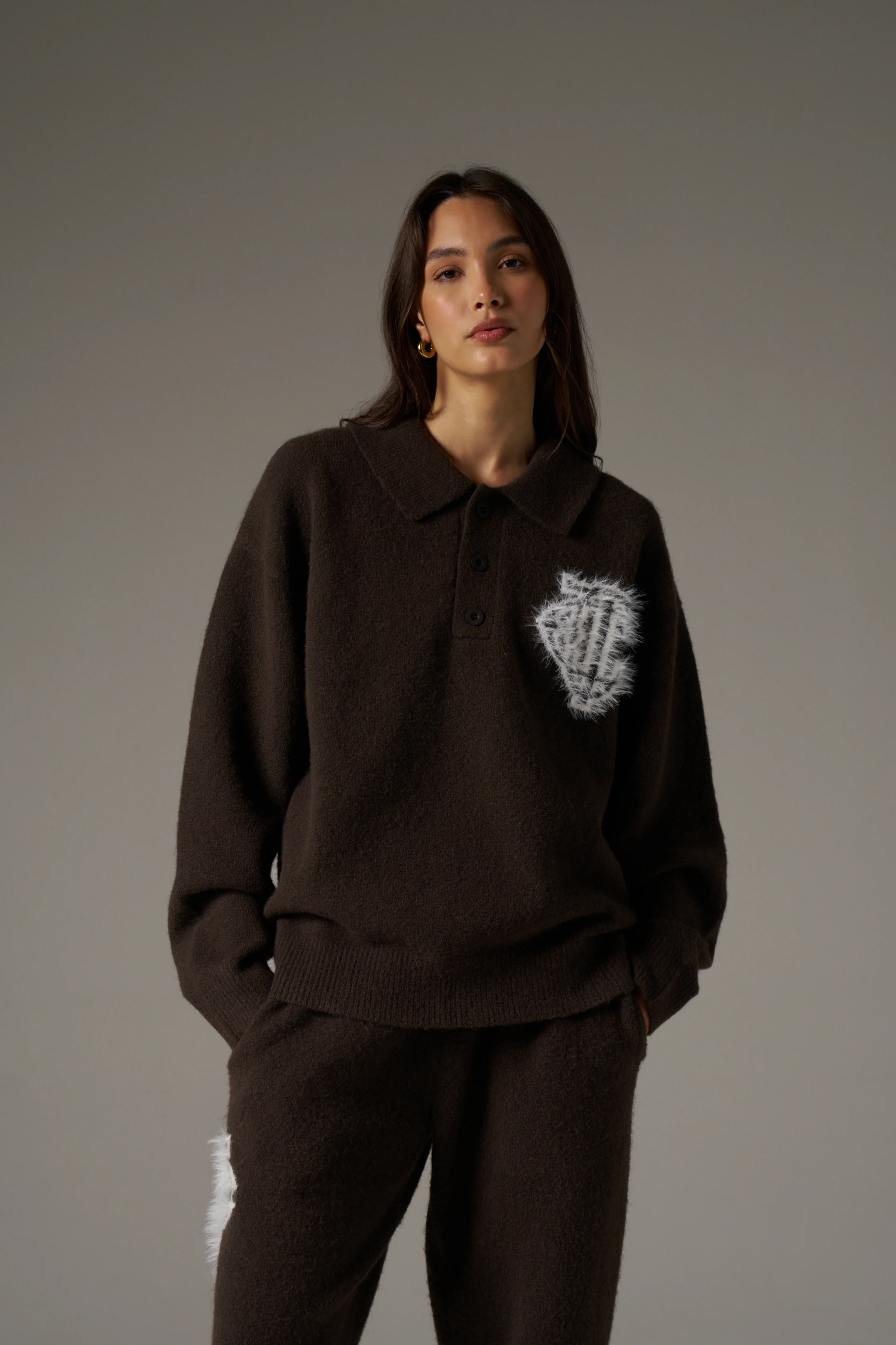 MONOGRAM EMBLEM FLUFFY KNIT POLO - BROWN