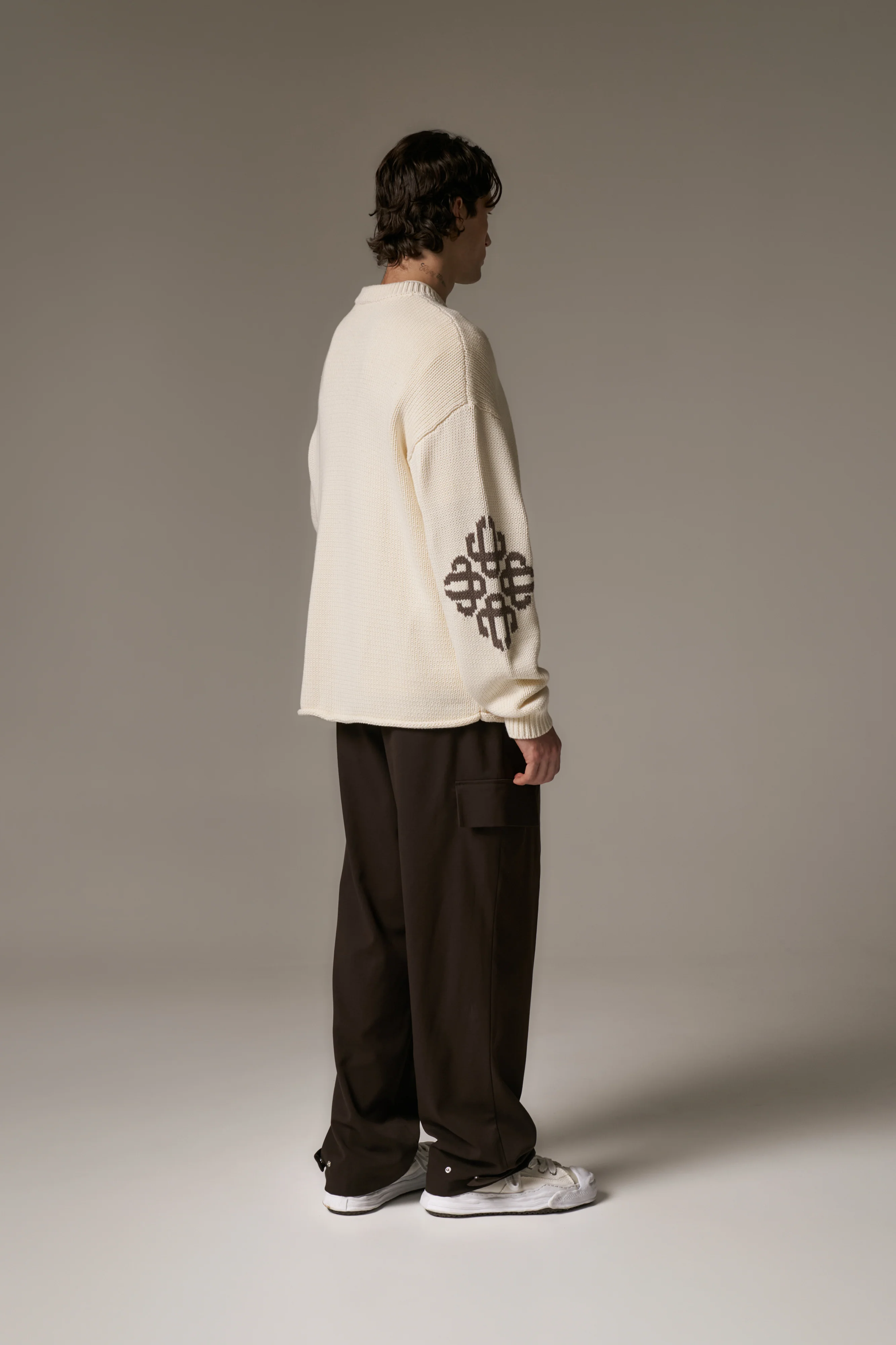 CHUNKY KNIT EMBLEM JUMPER - OFF WHITE