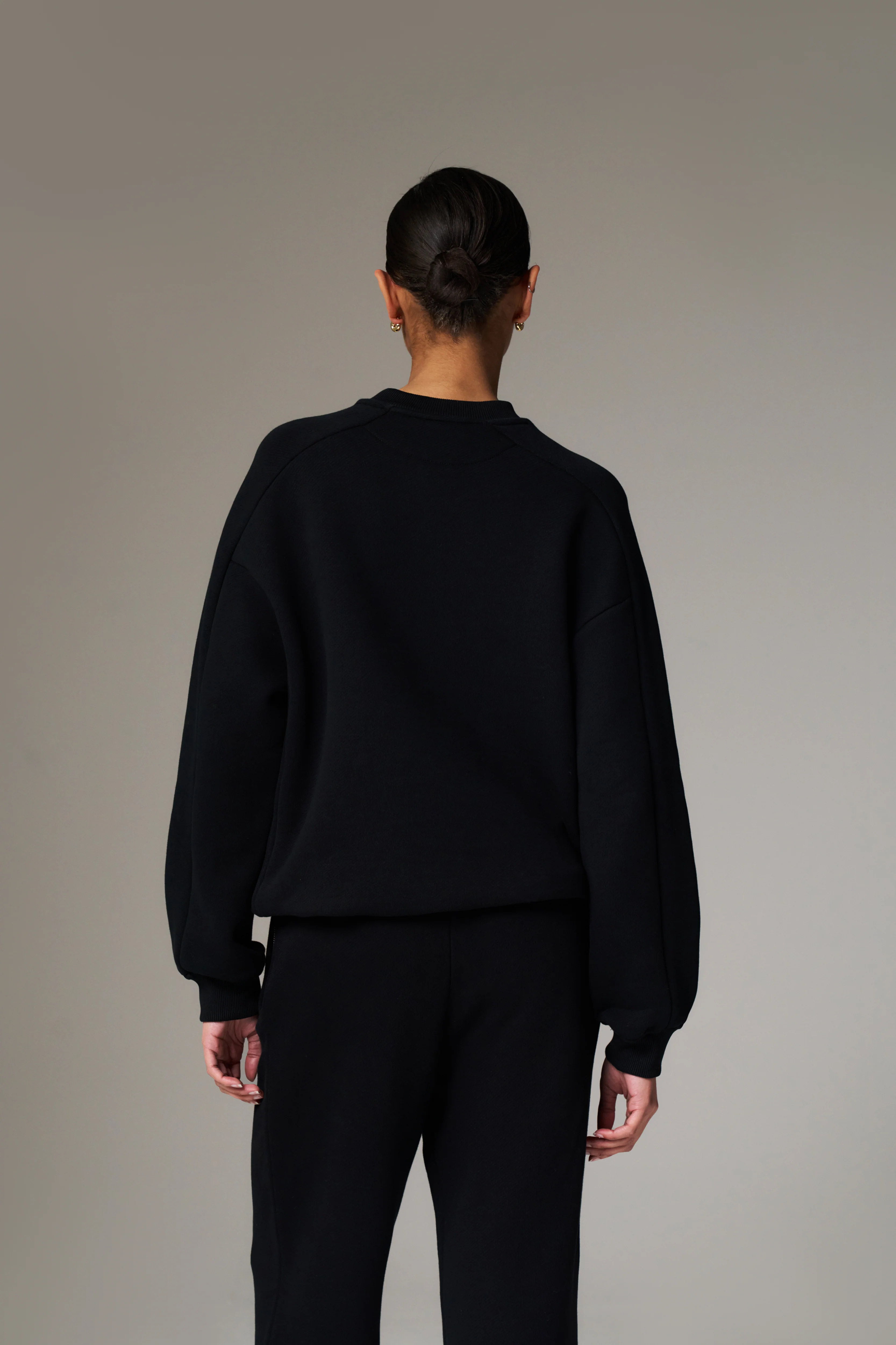 LAUNDERED CLASSICS SEAM DETAIL SWEATSHIRT - WASHED BLACK