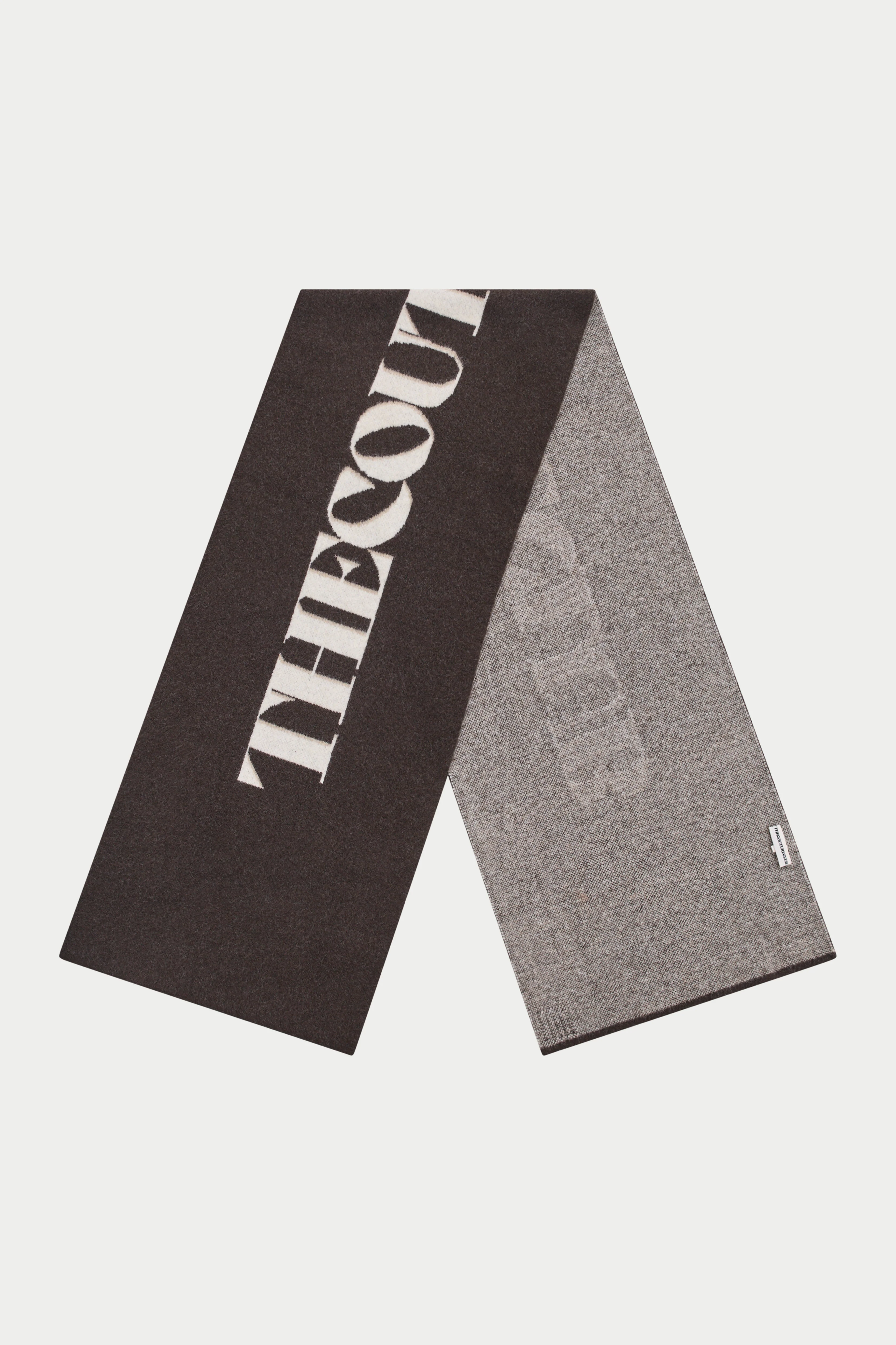 COPYRIGHT KNIT SCARF - BROWN