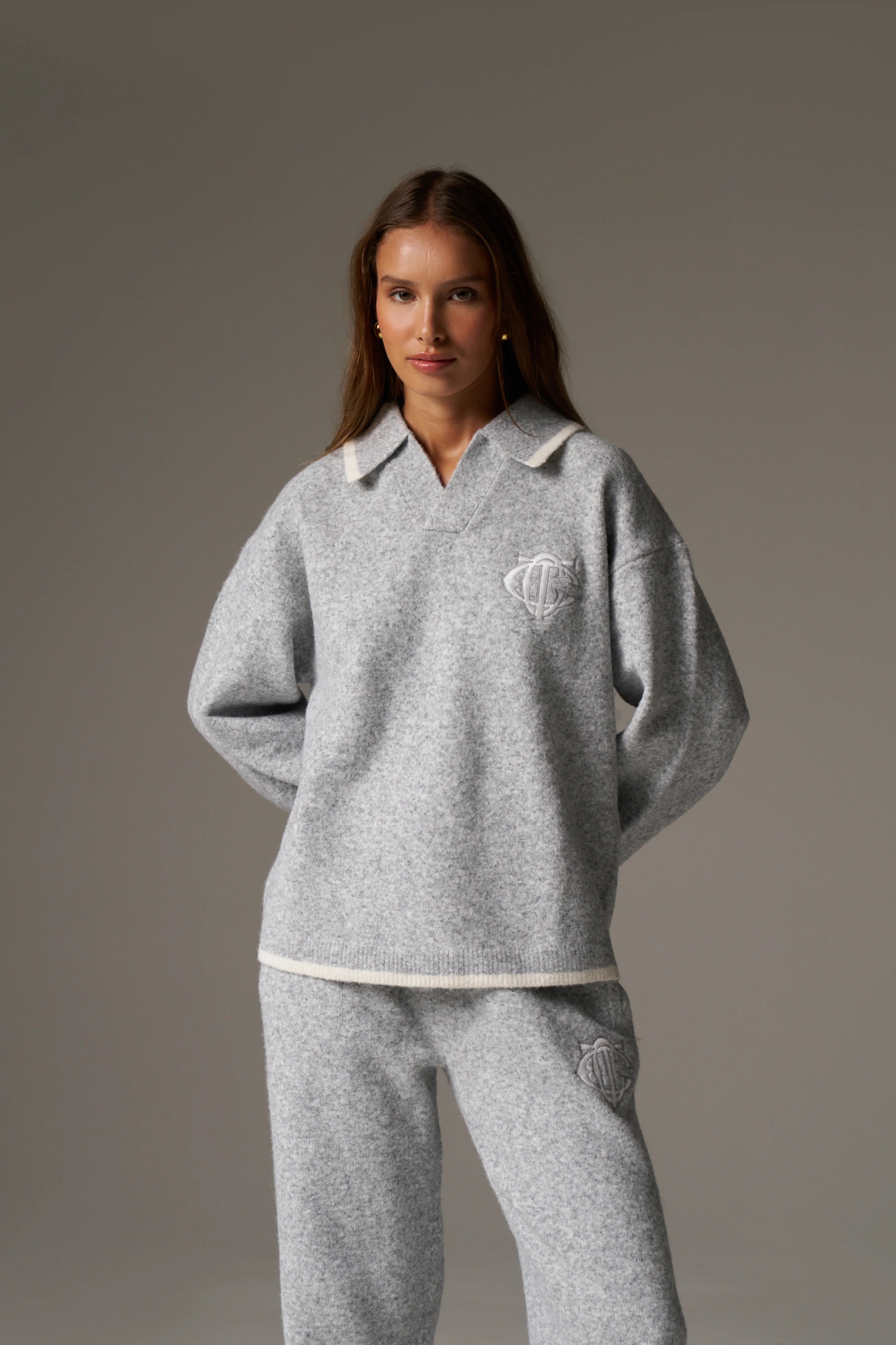 MONOGRAM EMBLEM KNITTED POLO TOP - GREY