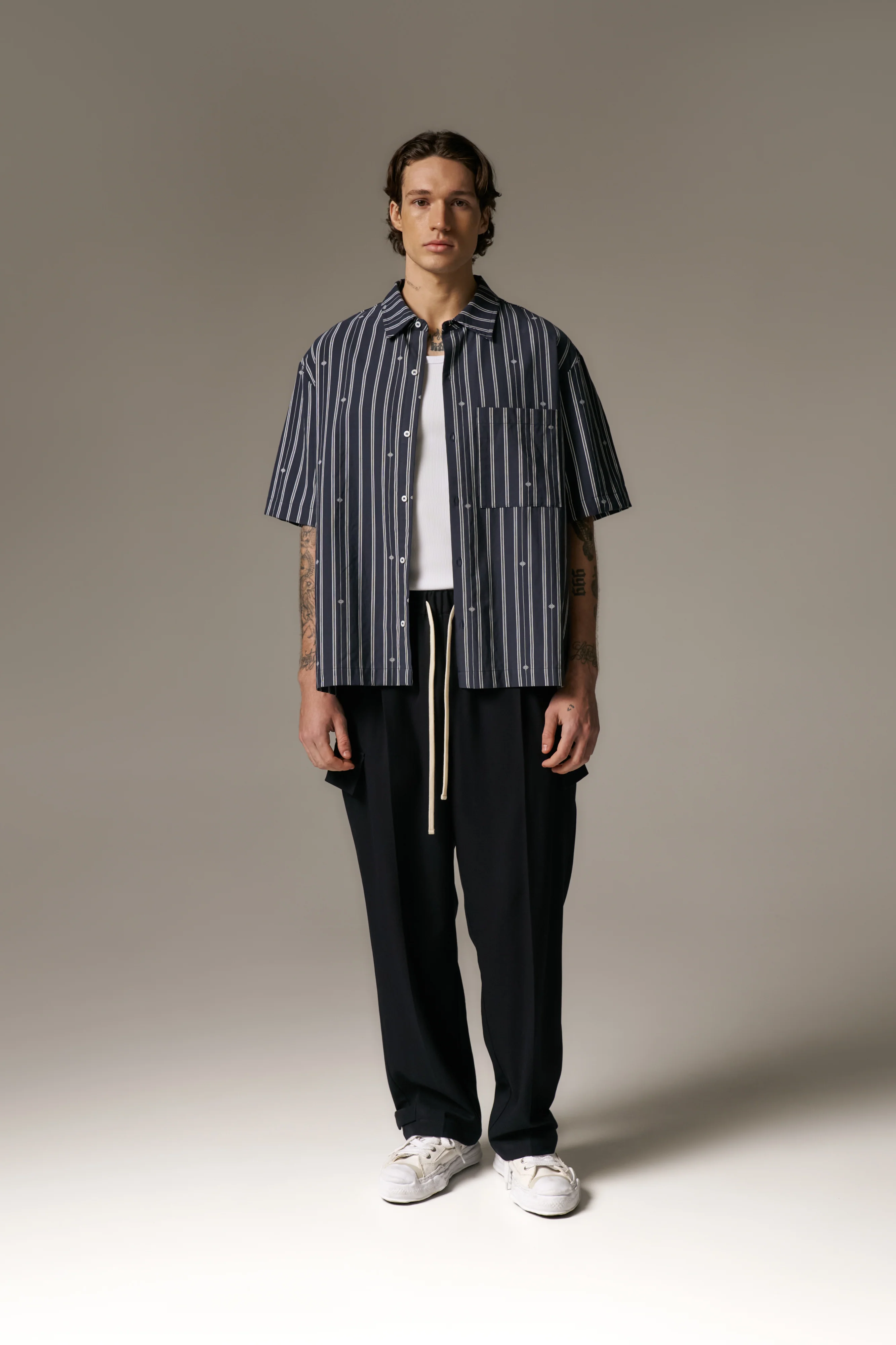 PLEATED WIDE LEG TROUSER - NAVY