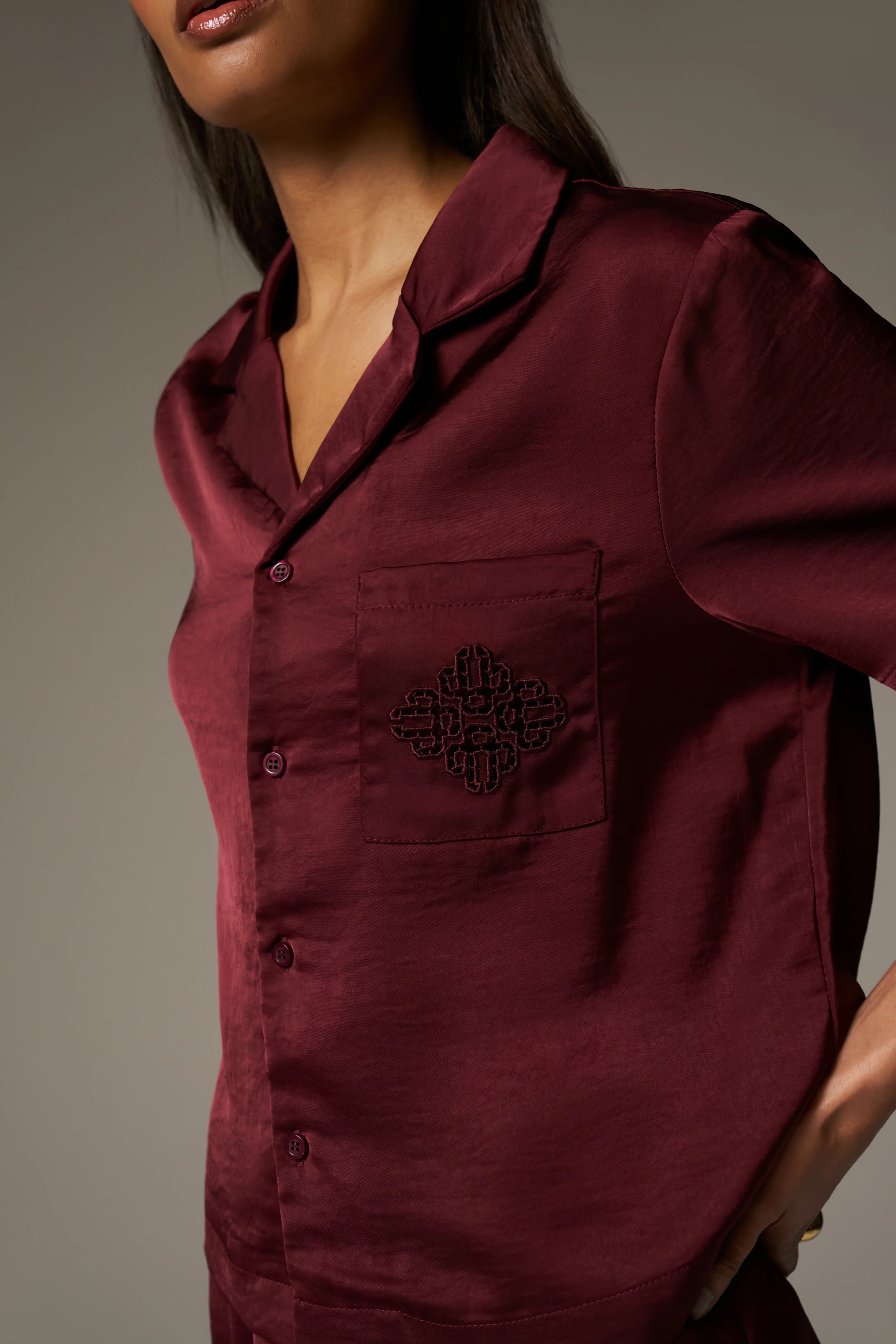 SATIN SHORT SLEEVE EMBLEM SHIRT - BURGUNDY