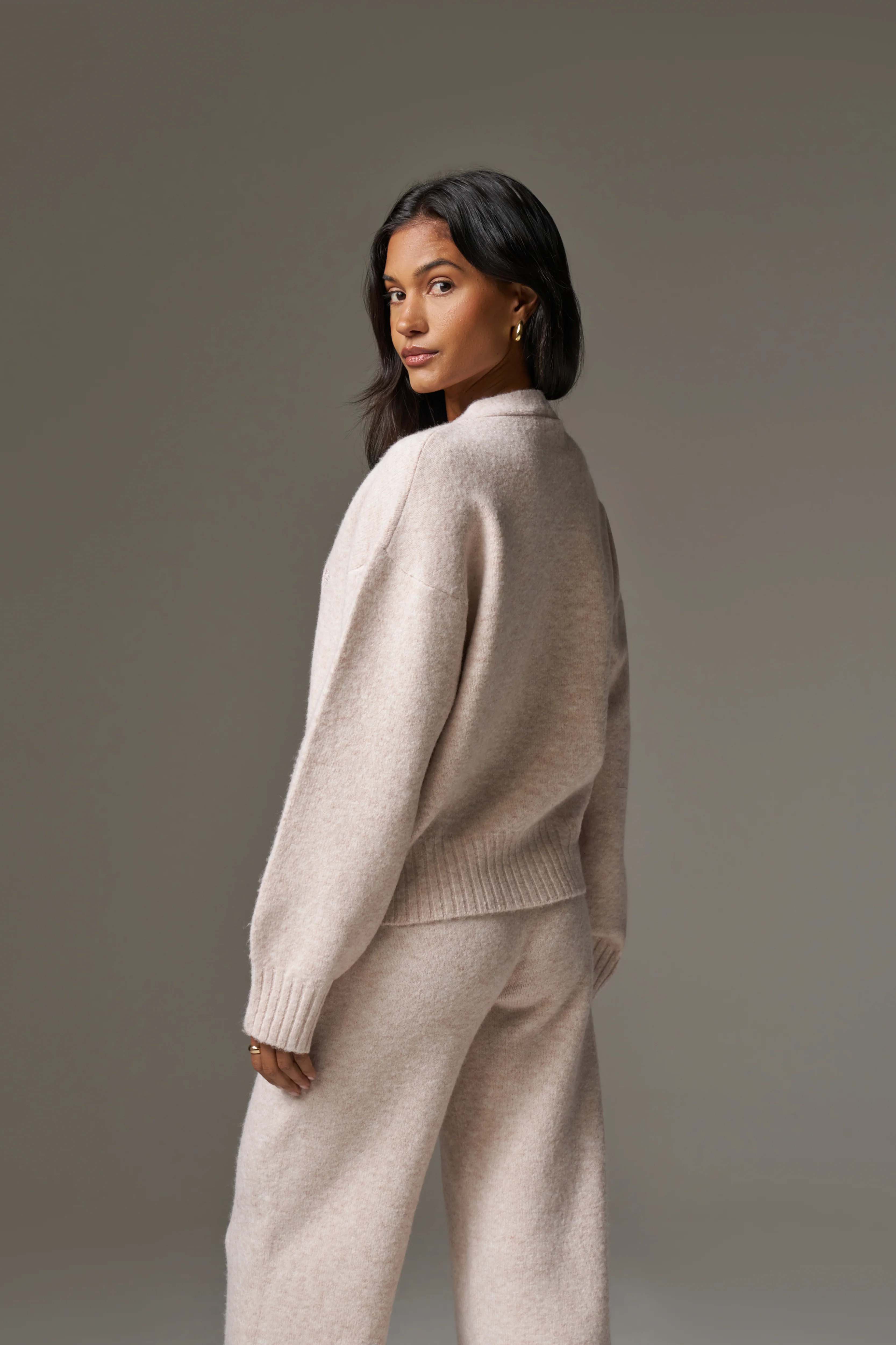 FLUFFY KNITTED EMBLEM EMBROIDERED CARDIGAN - PINK