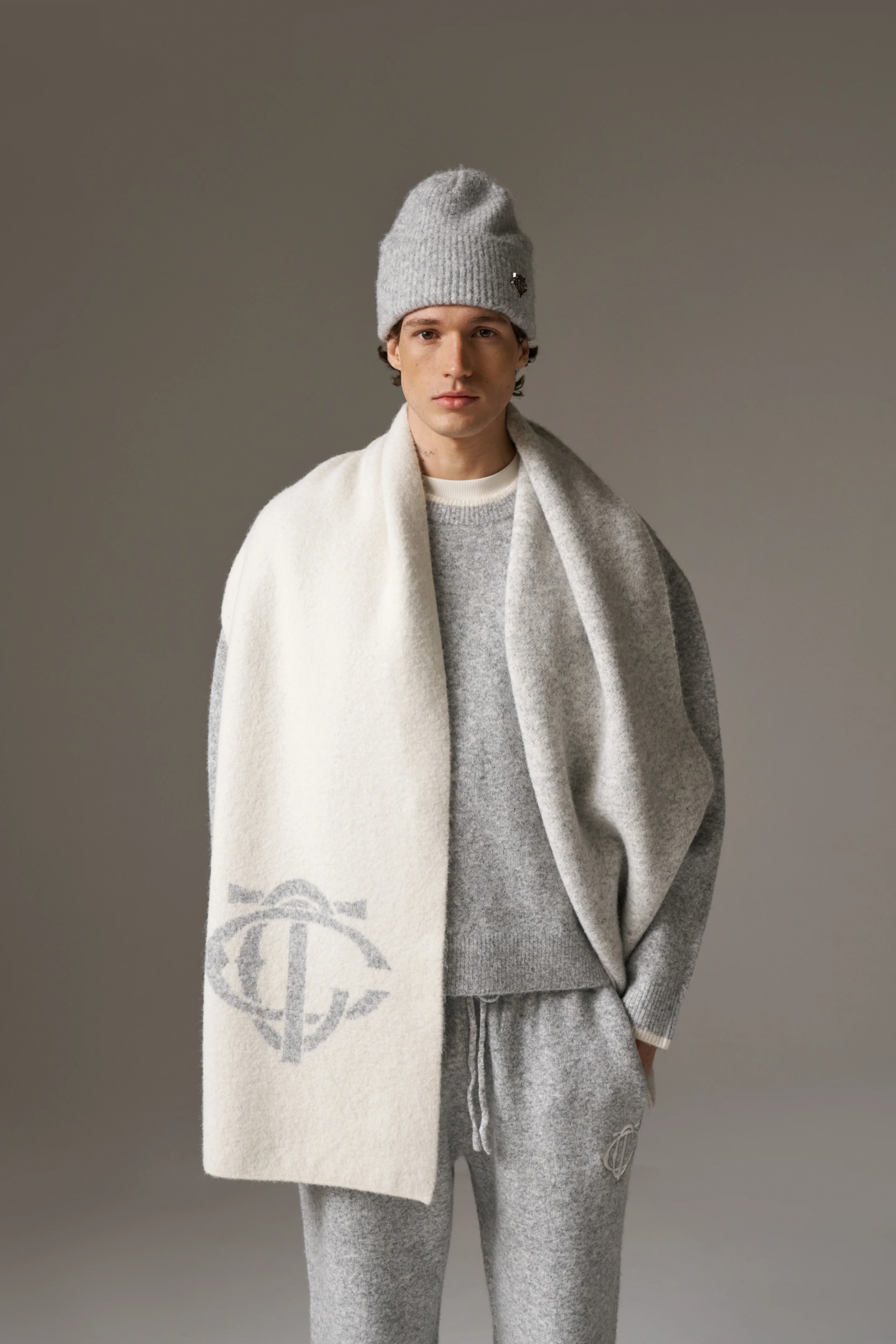 MONOGRAM EMBLEM SCARF - OFF WHITE
