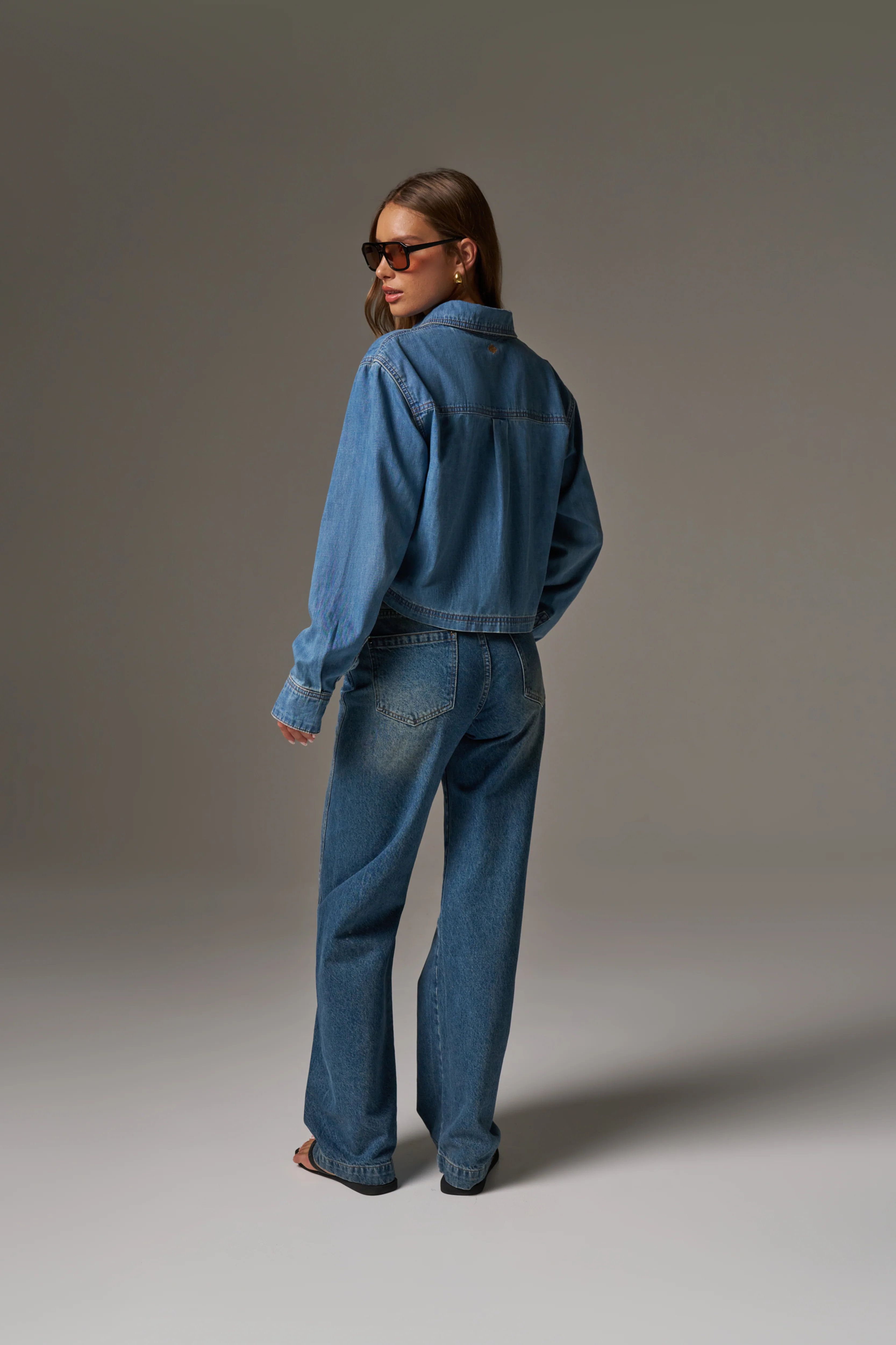RELAXED STRAIGHT LEG JEANS - MID BLUE WASH