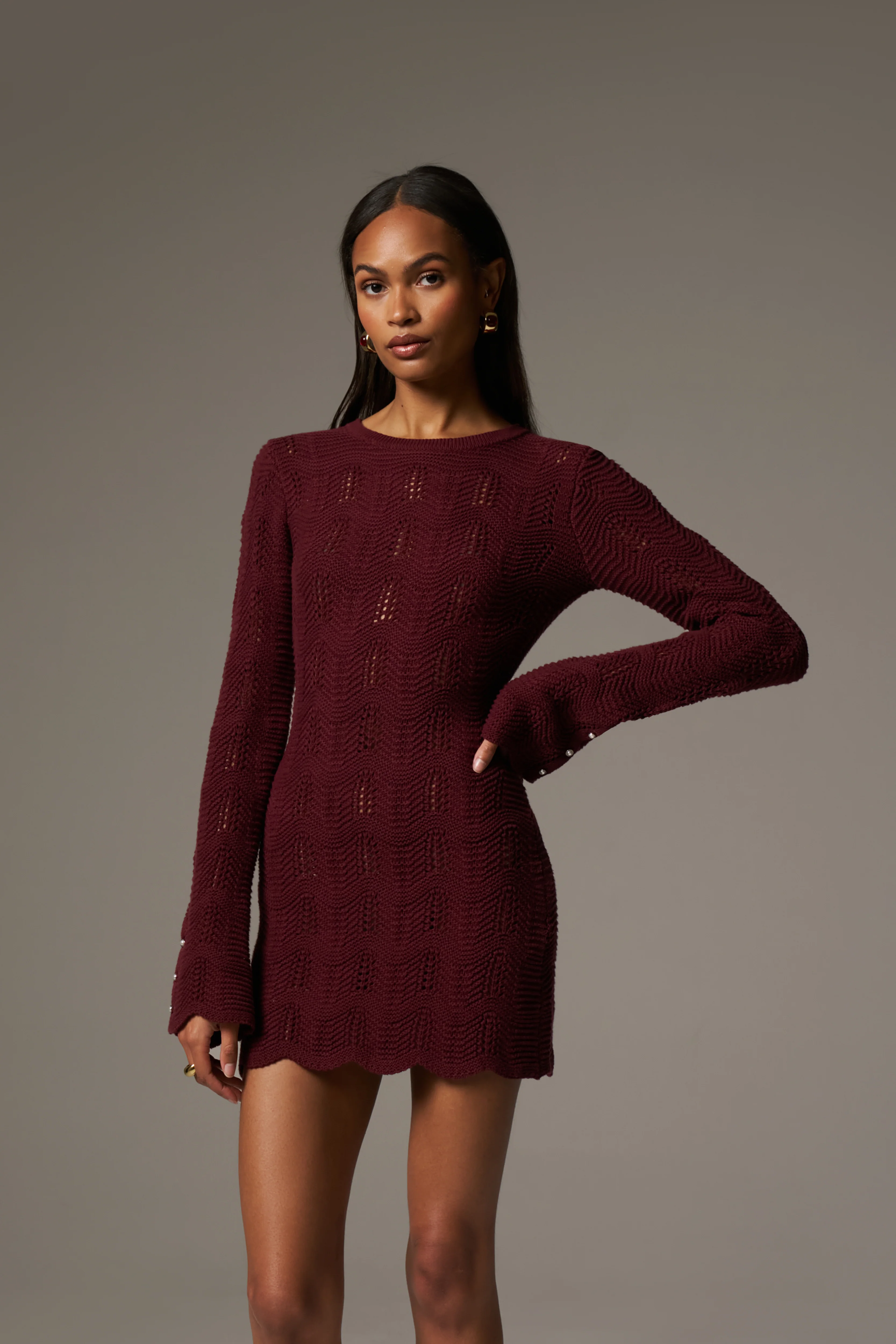 SCALLOP EDGE KNITTED MINI DRESS - BURGUNDY