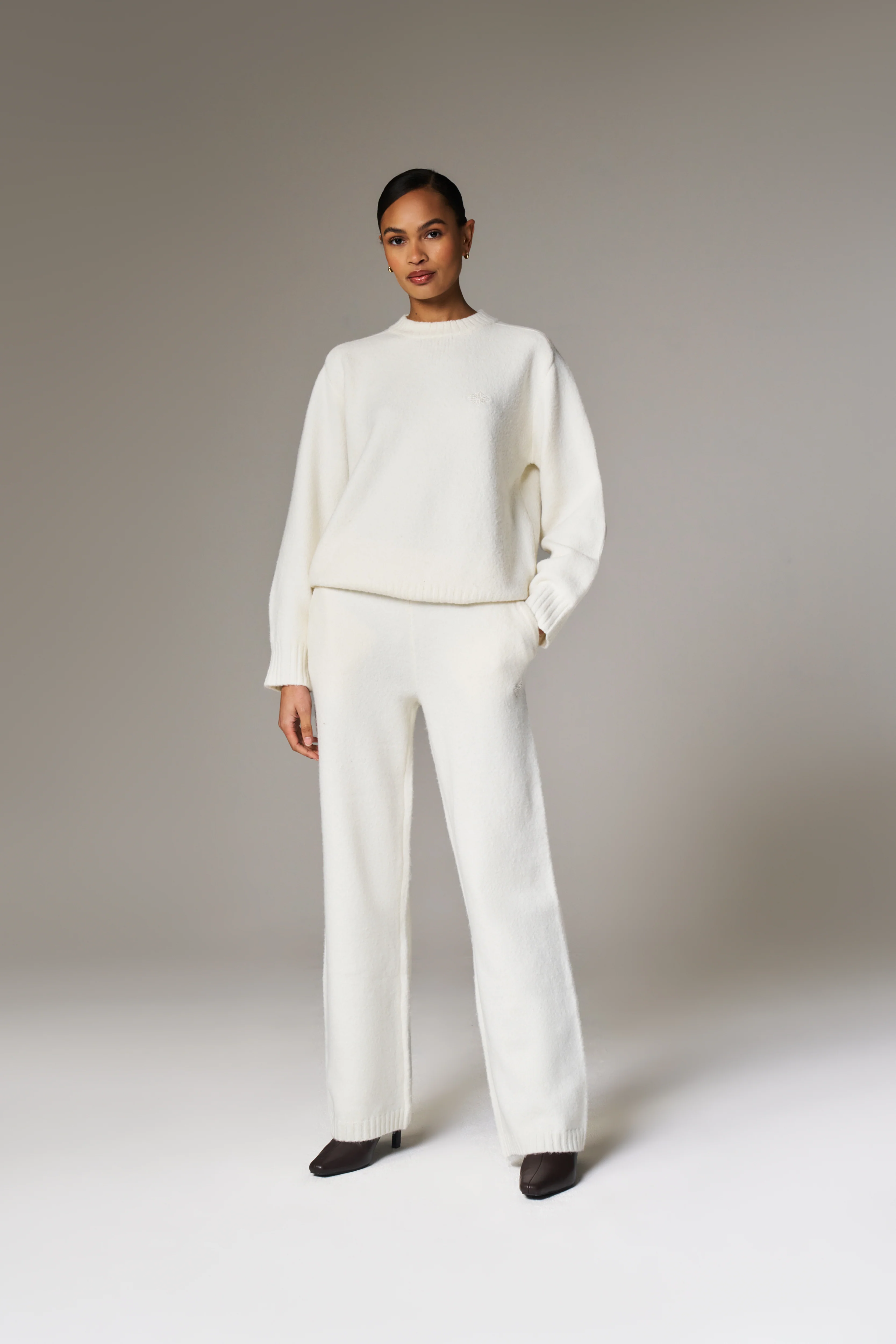 FLUFFY KNIT EMBLEM EMBROIDERED CREW - OFF WHITE