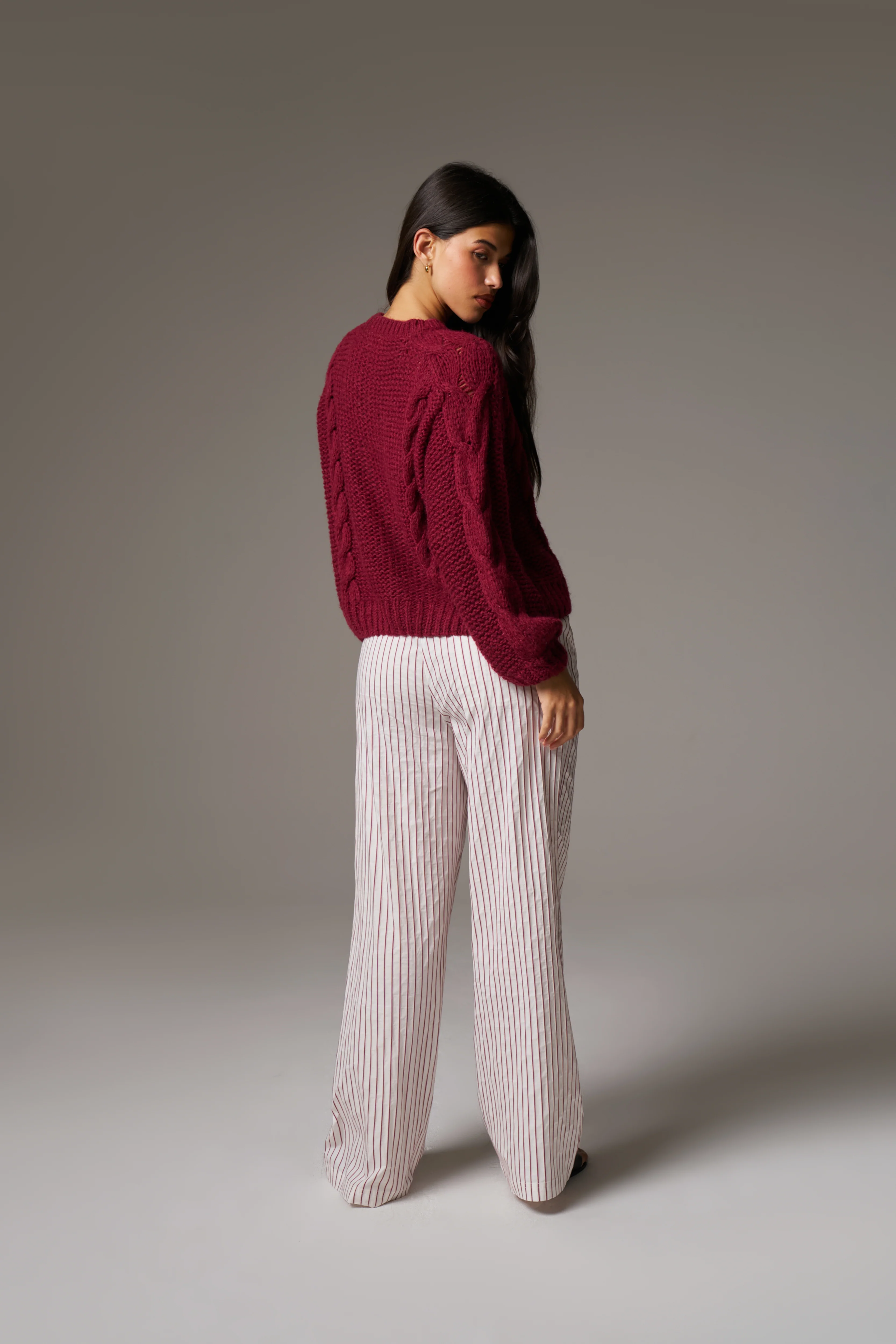 EMBLEM PLAITED OVERSIZED KNIT JUMPER - BURGUNDY