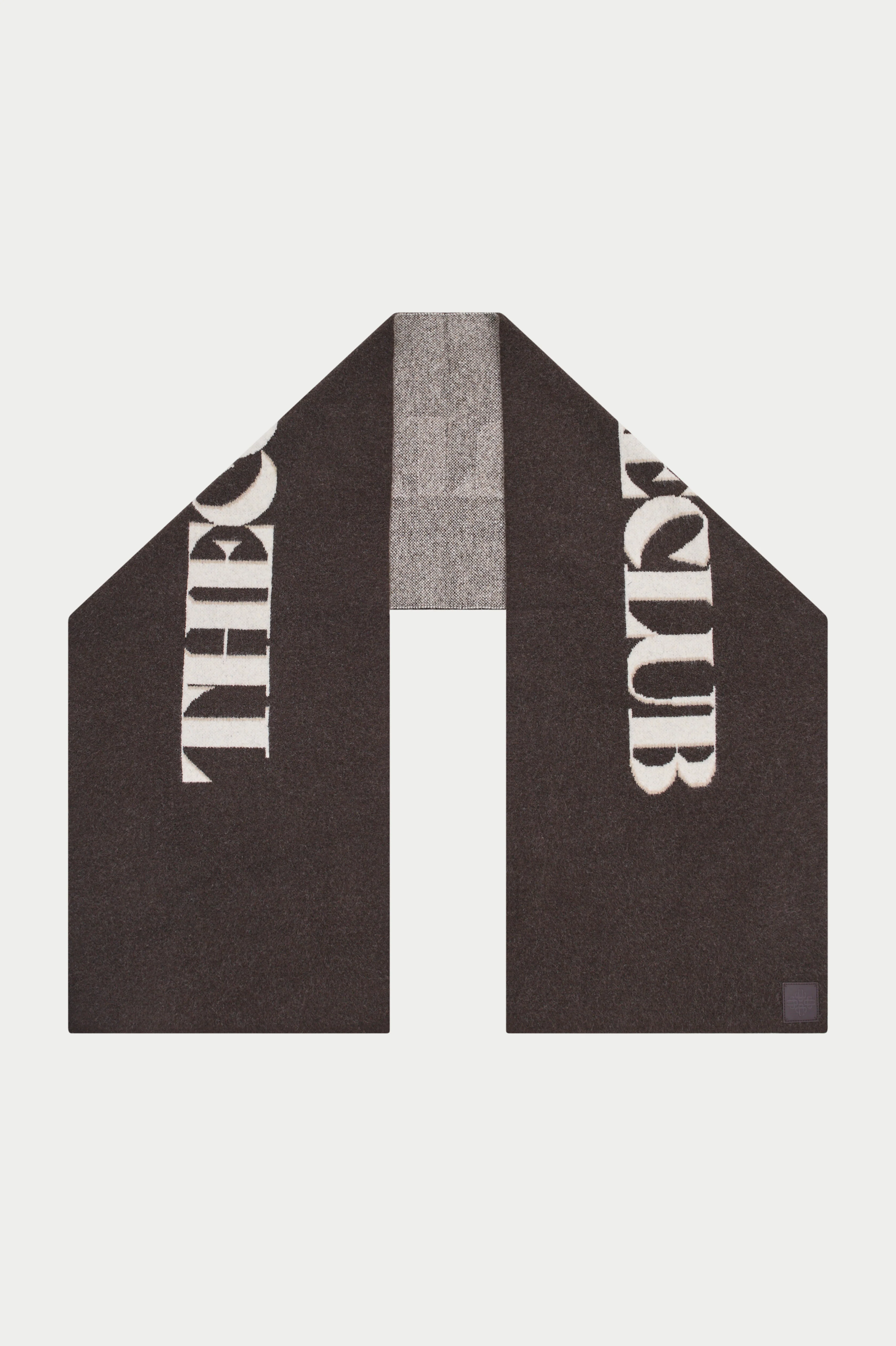 COPYRIGHT KNIT SCARF - BROWN