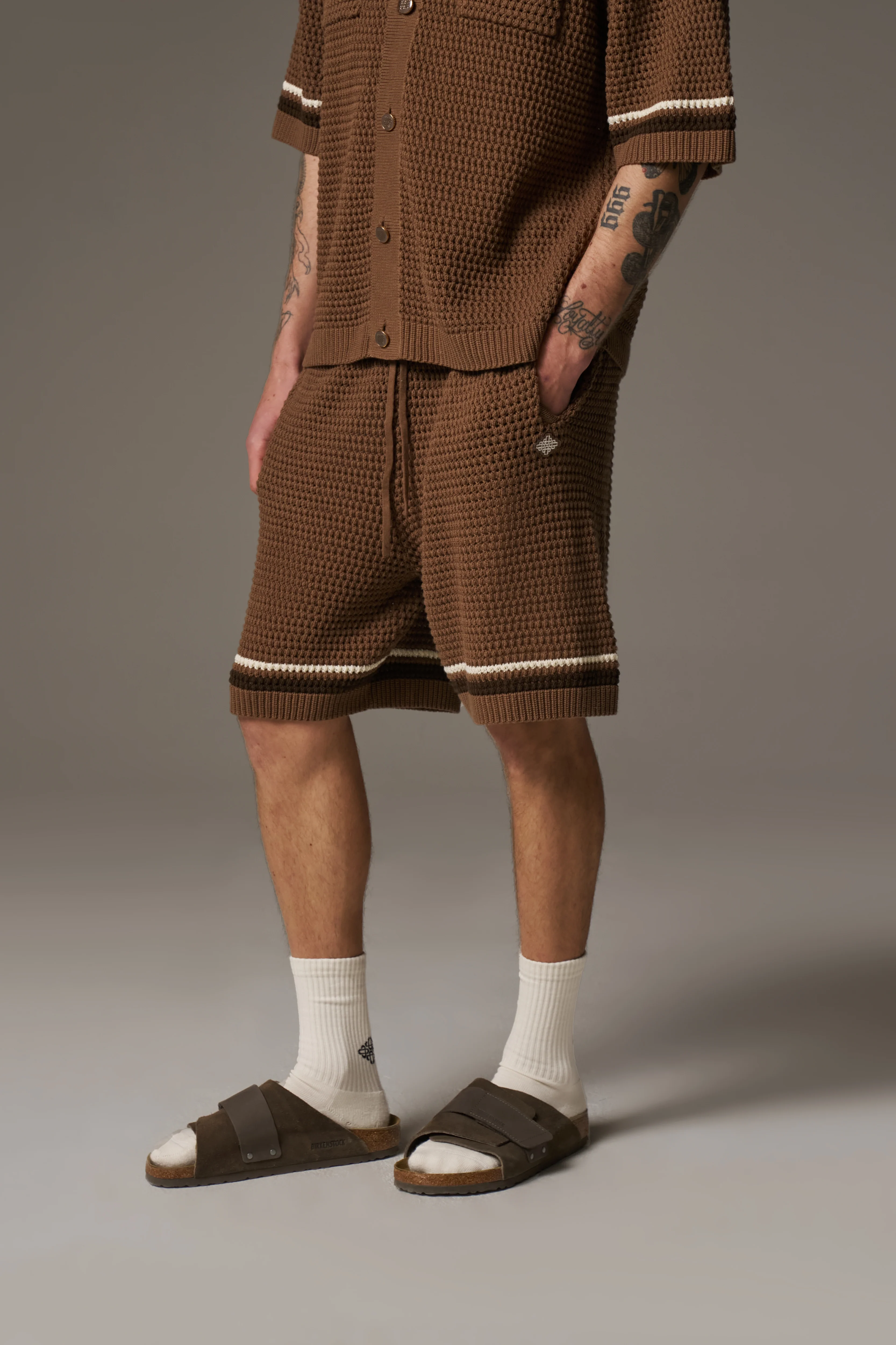 CROCHET KNITTED STRIPE SHORTS - BROWN