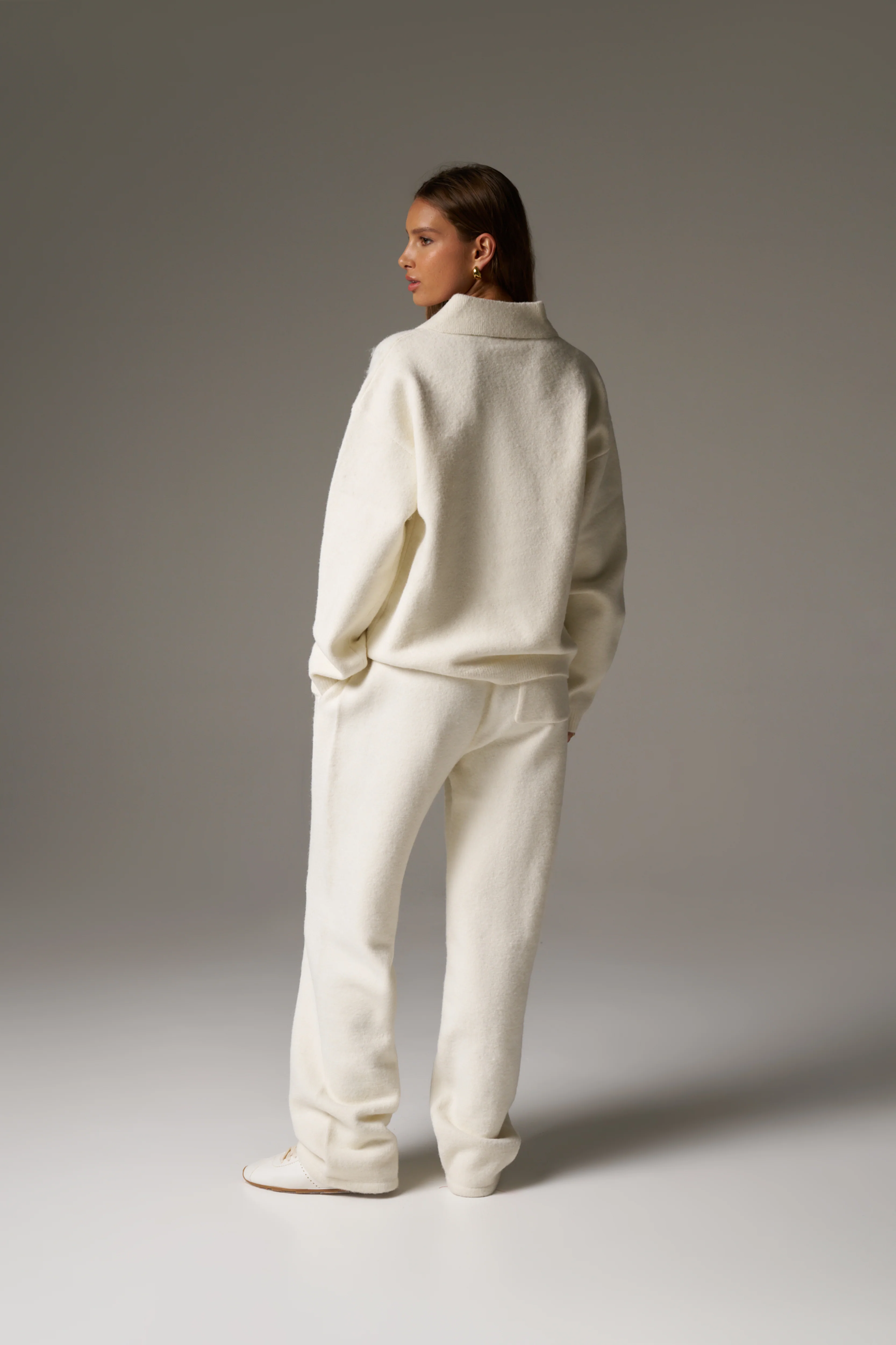 MONOGRAM EMBLEM KNITTED POLO TOP - OFF WHITE