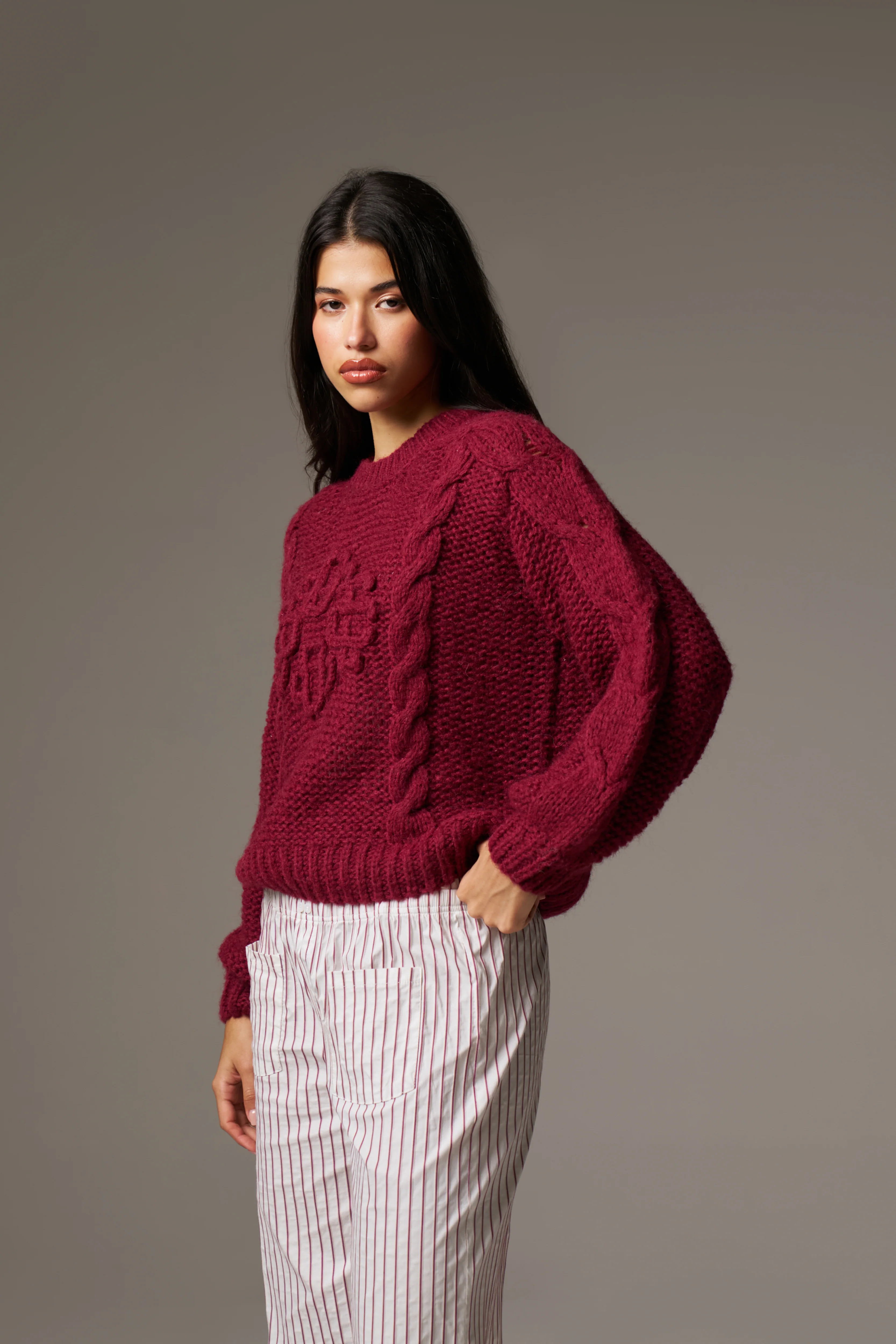 EMBLEM PLAITED OVERSIZED KNIT JUMPER - BURGUNDY