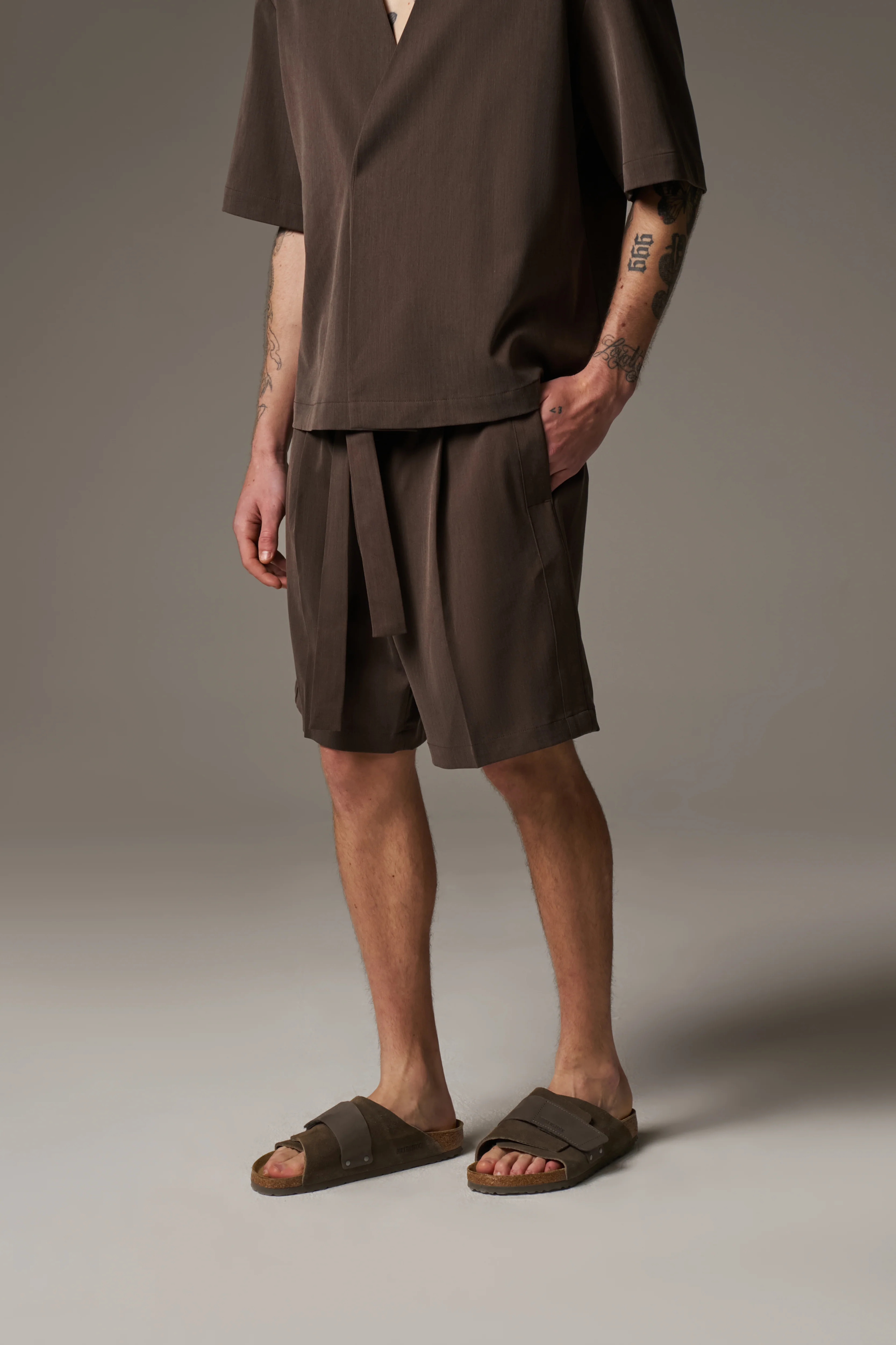 SMART WOVEN SHORTS - BROWN