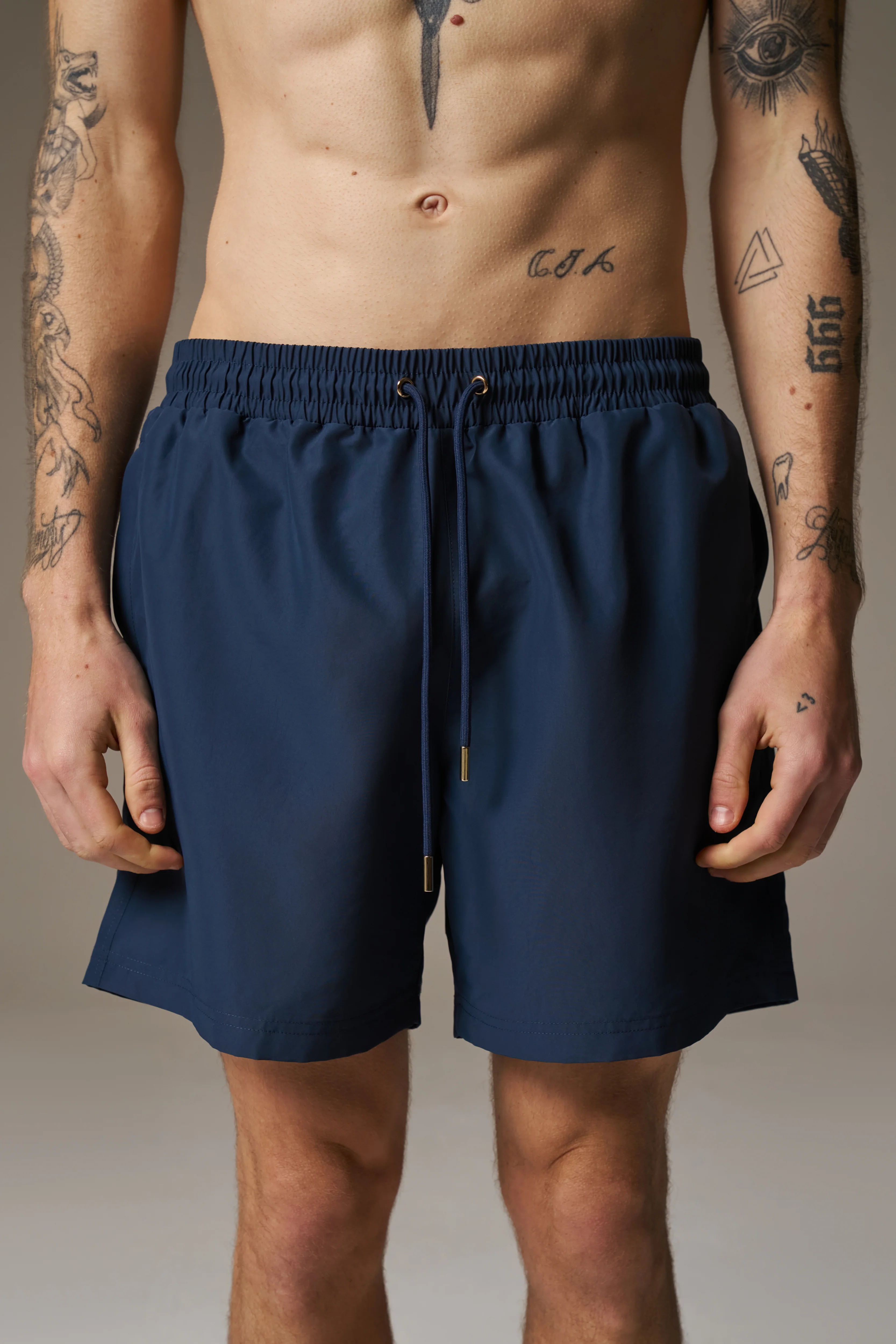 WATER REACTIVE EMBLEM SWIM SHORT - NAVY