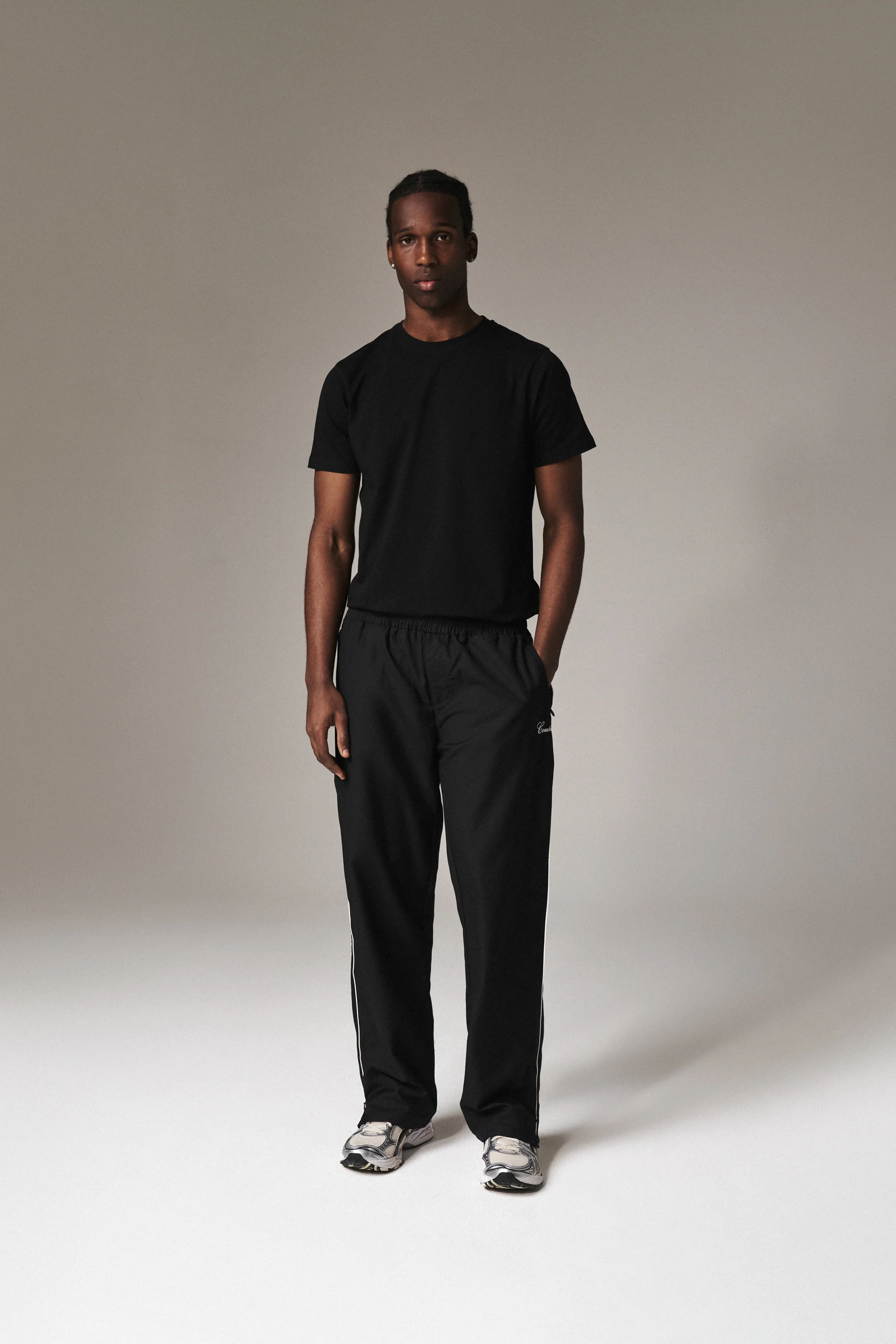 UNBRANDED SLIM T-SHIRT - BLACK