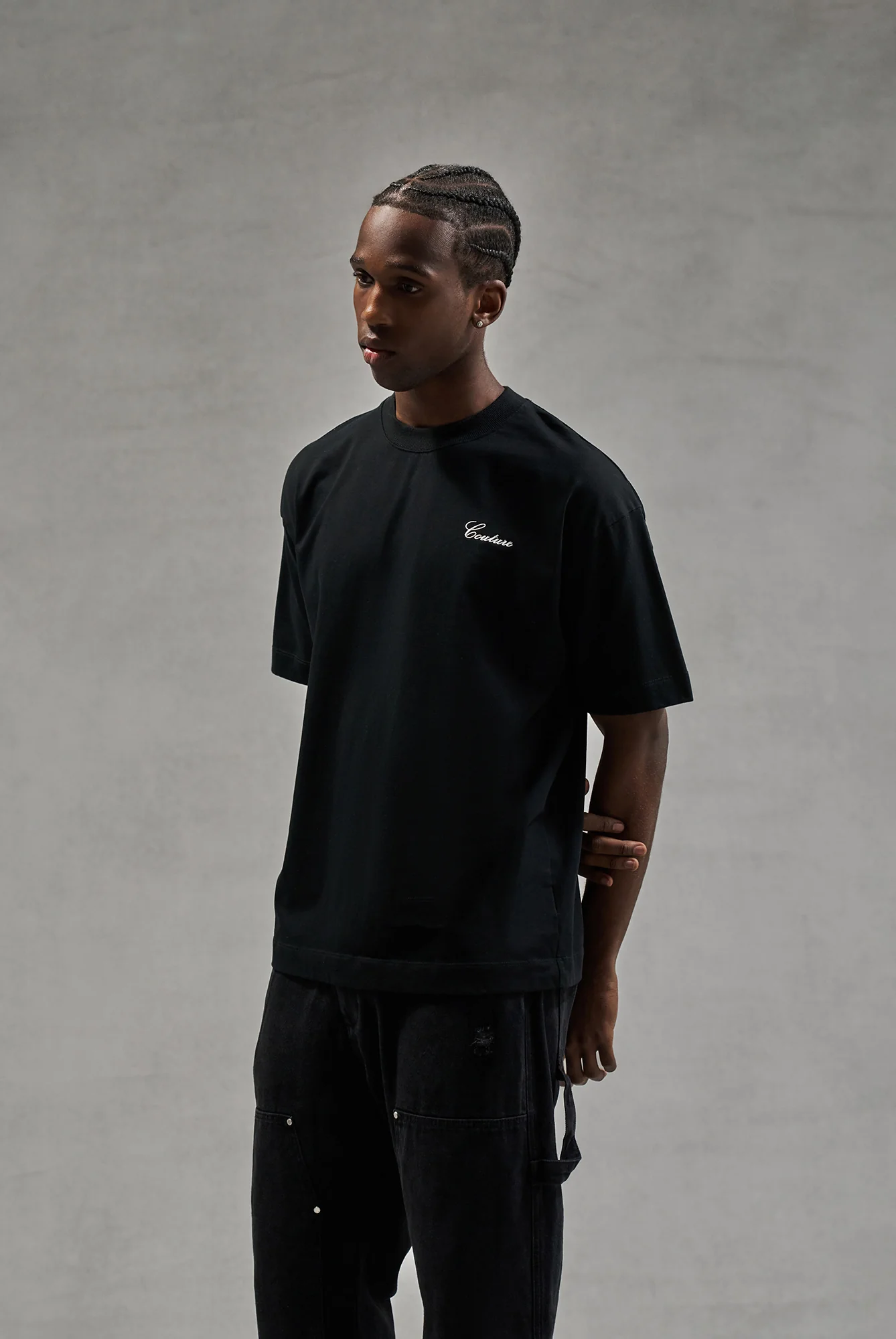 SCRIPT EMBROIDERED T-SHIRT - BLACK