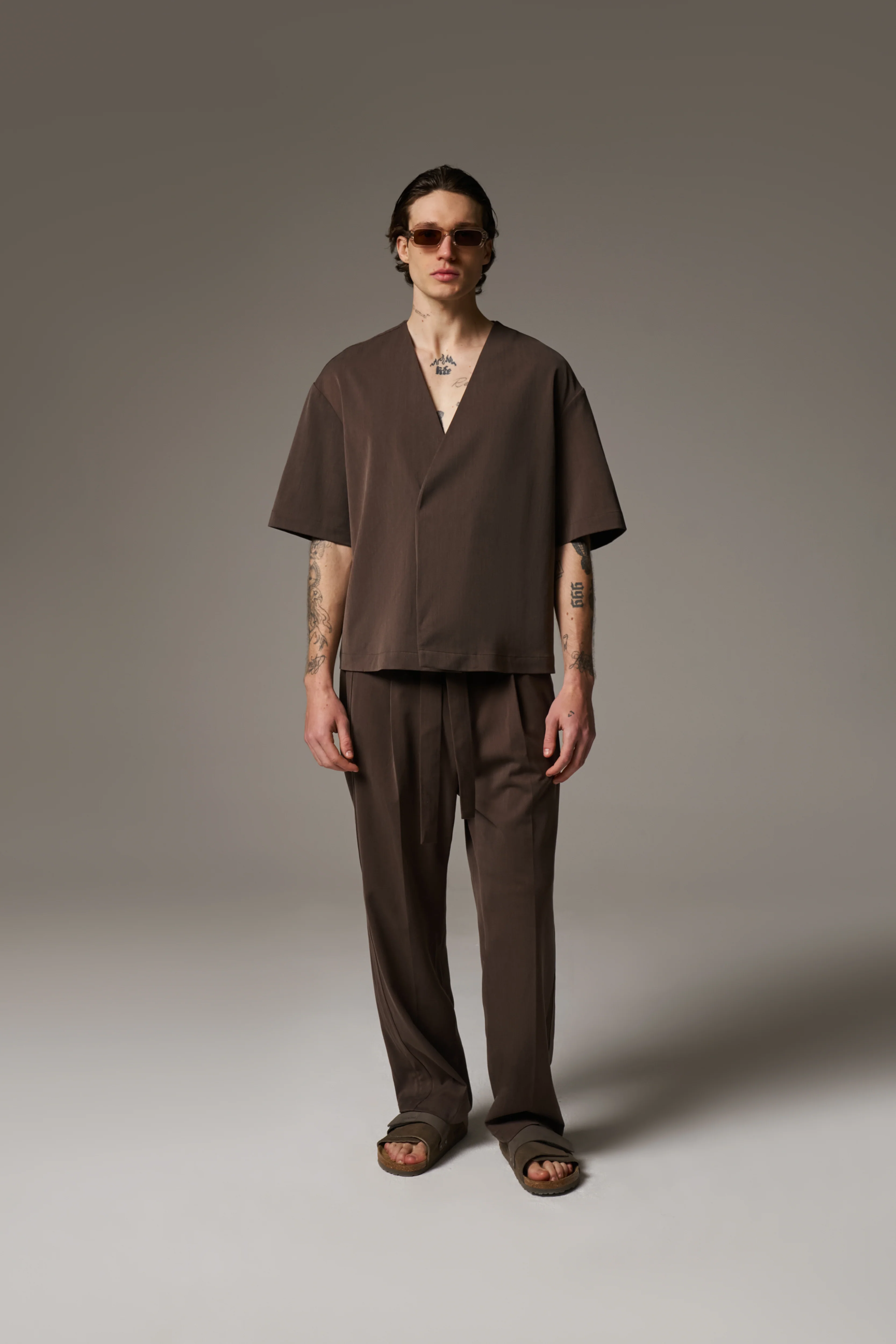 SMART TIE BELTED TROUSERS - BROWN