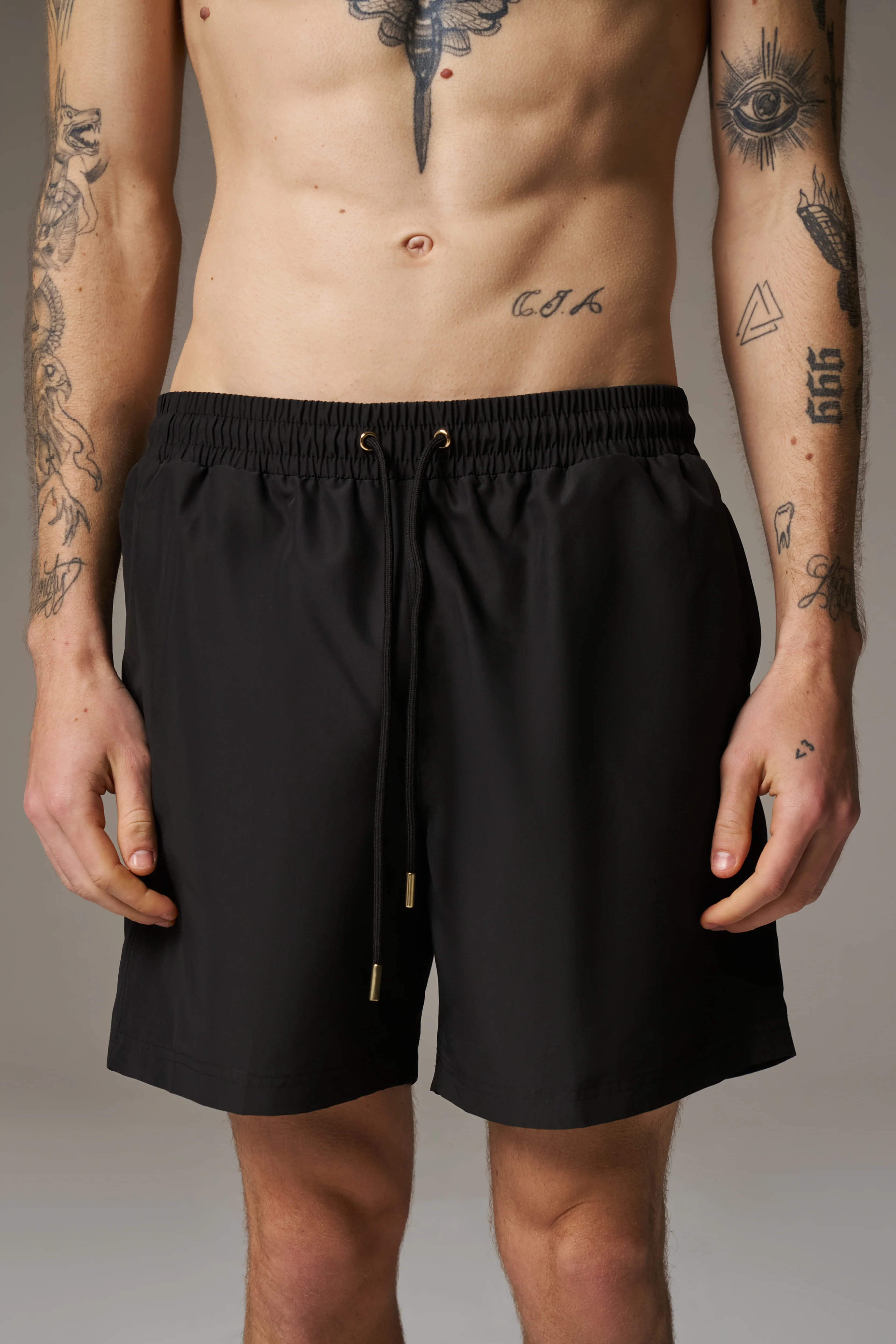 WATER REACTIVE EMBLEM SWIM SHORT - BLACK