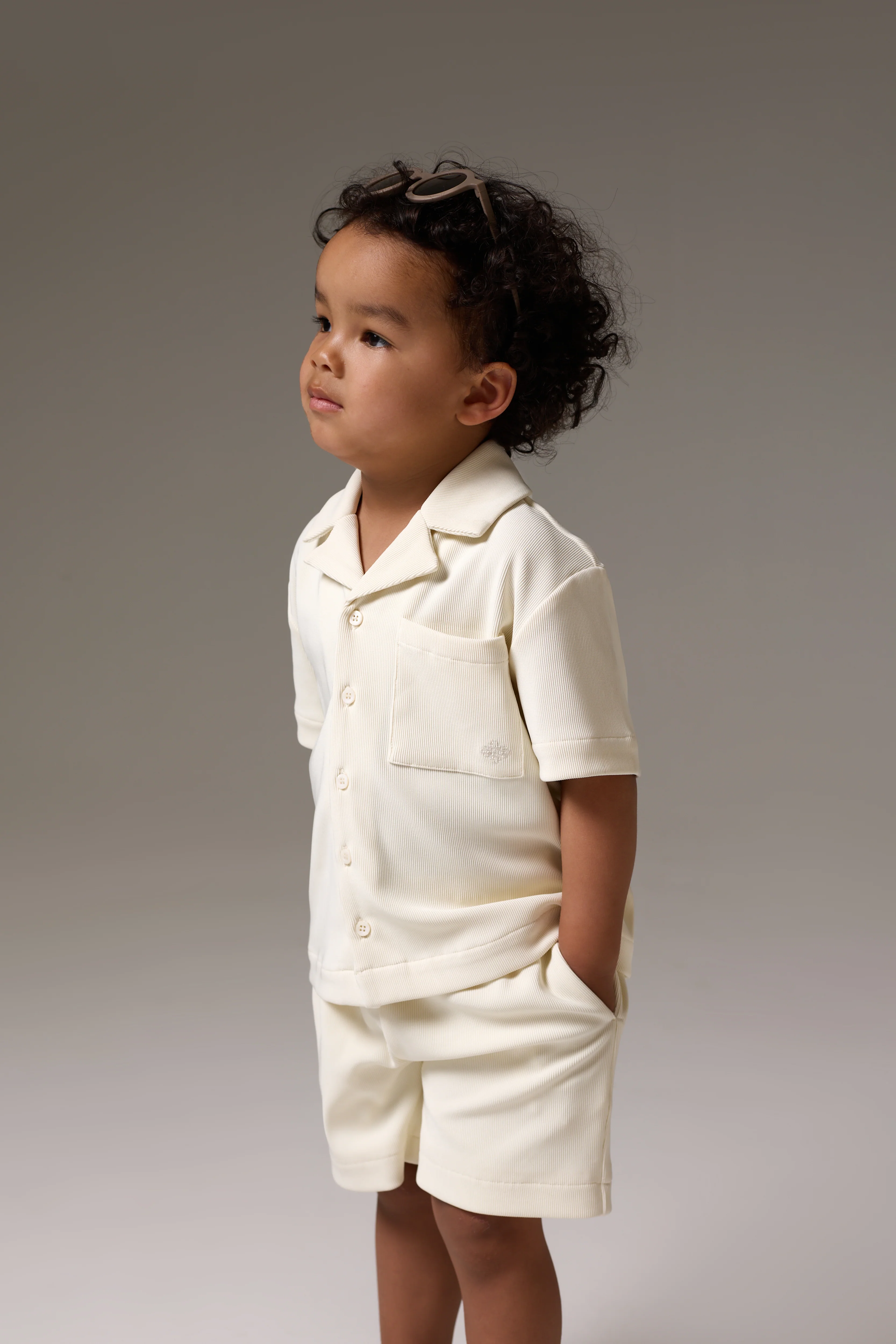 KIDS RIBBED SHORTS - STONE